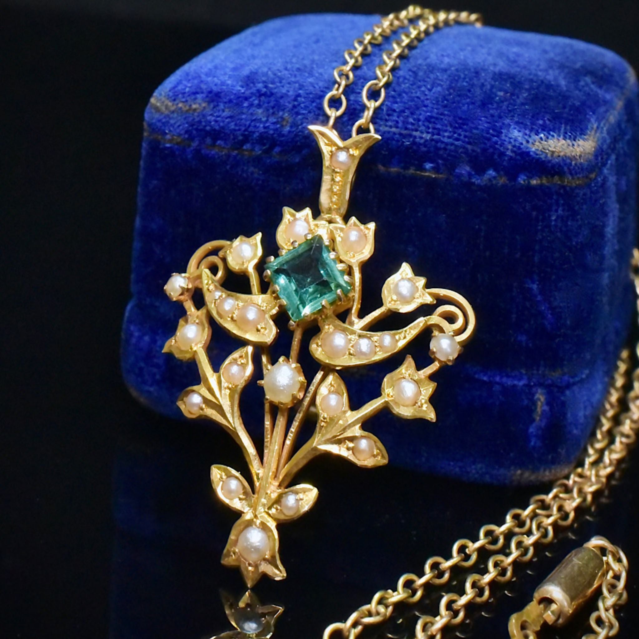 Antique Australian 15ct Yellow Gold Peridot And Seed Pearl Pendant Necklace Circa 1900-1910