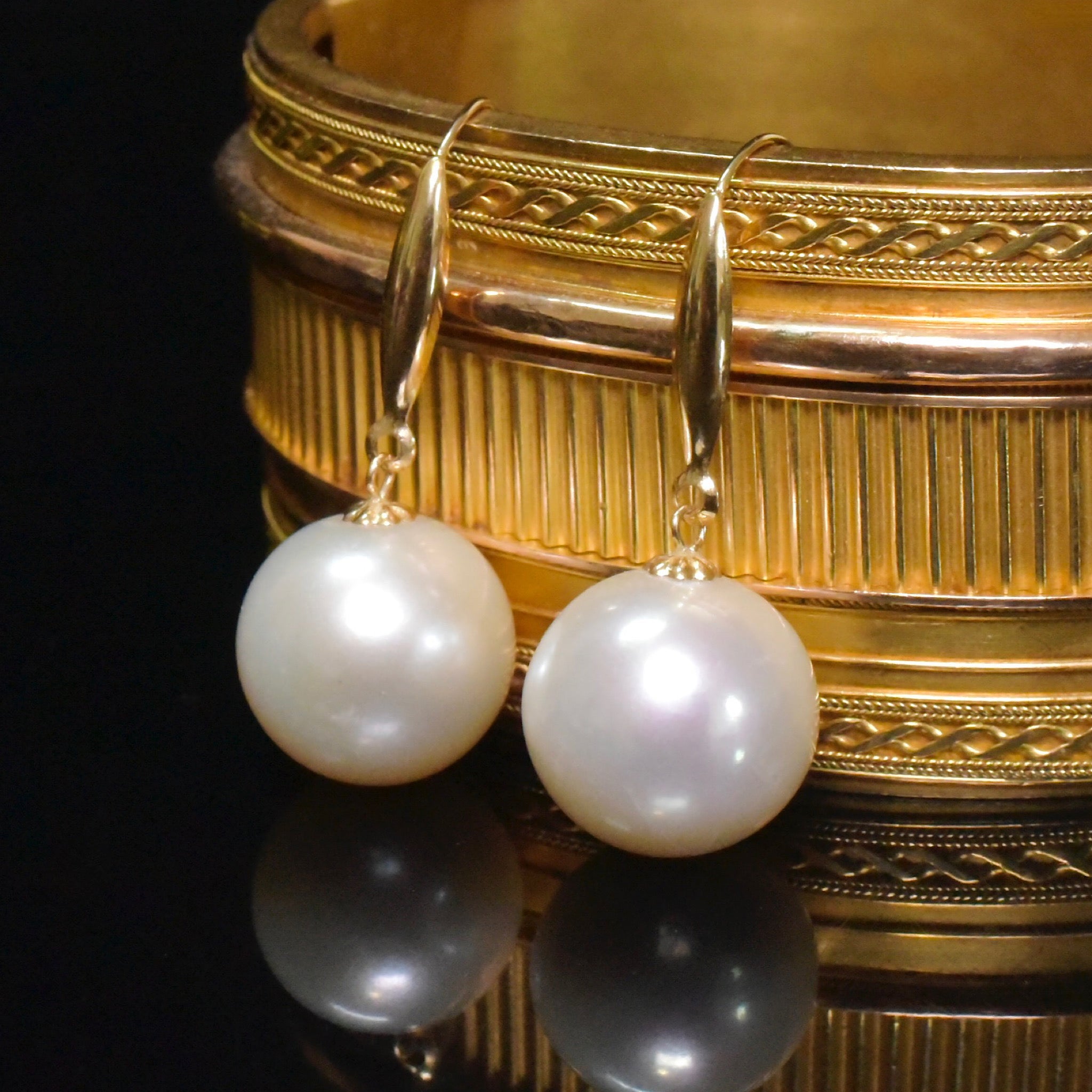 Stunning 18ct Yellow Gold Pearl Drop Earrings