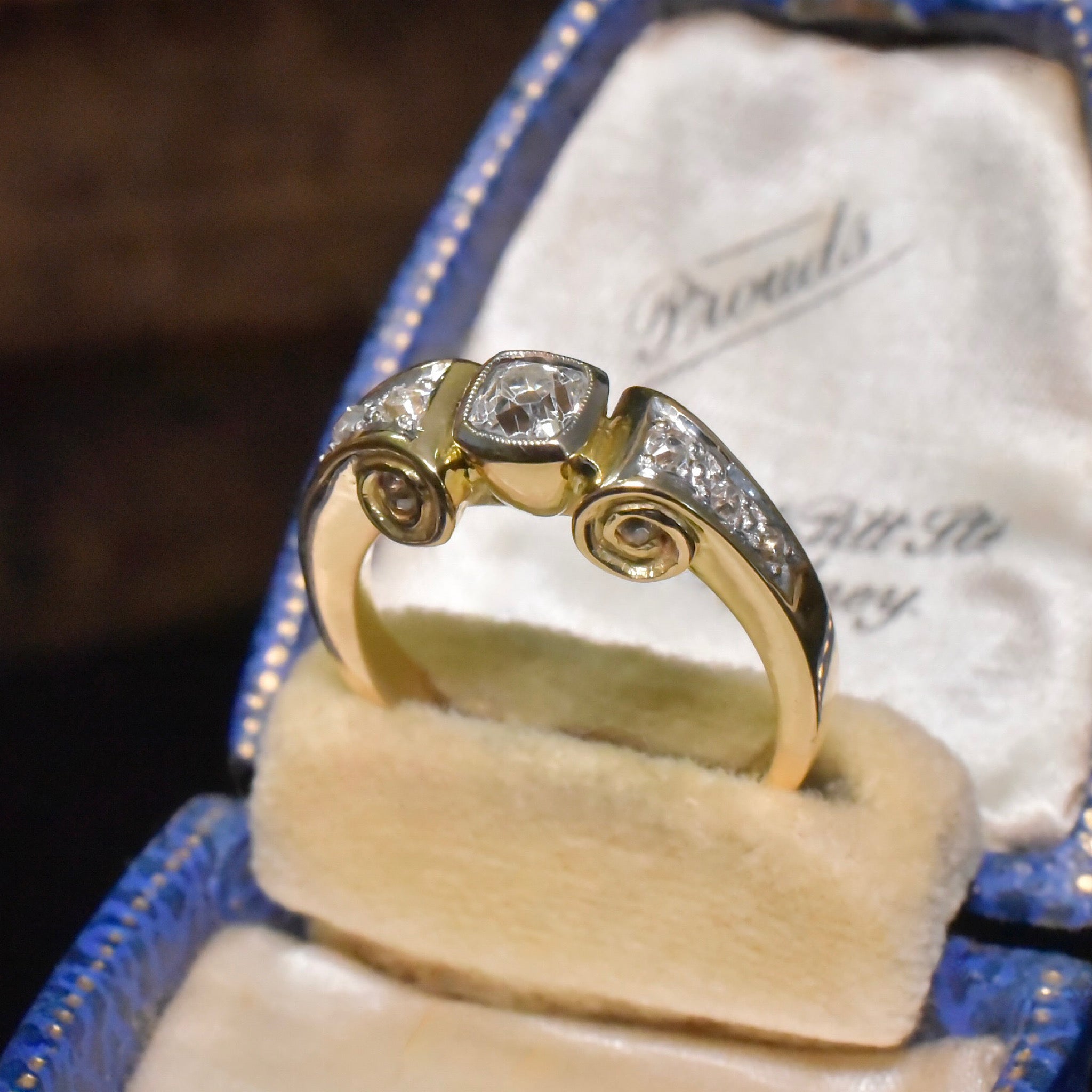 Exquisite Late Art Deco - Retro Era 18ct Yellow Gold Diamond ‘Scroll’ Ring