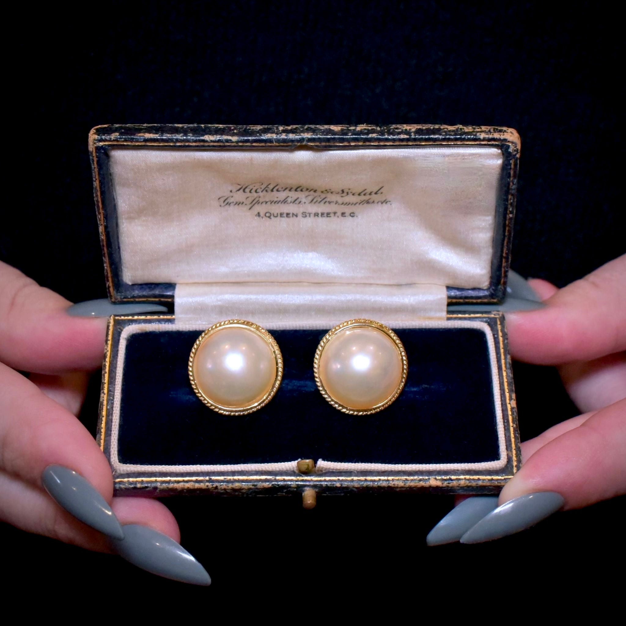 Superb Contemporary 18ct Yellow Gold Mabe Pearl Earrings 9.81 Grams