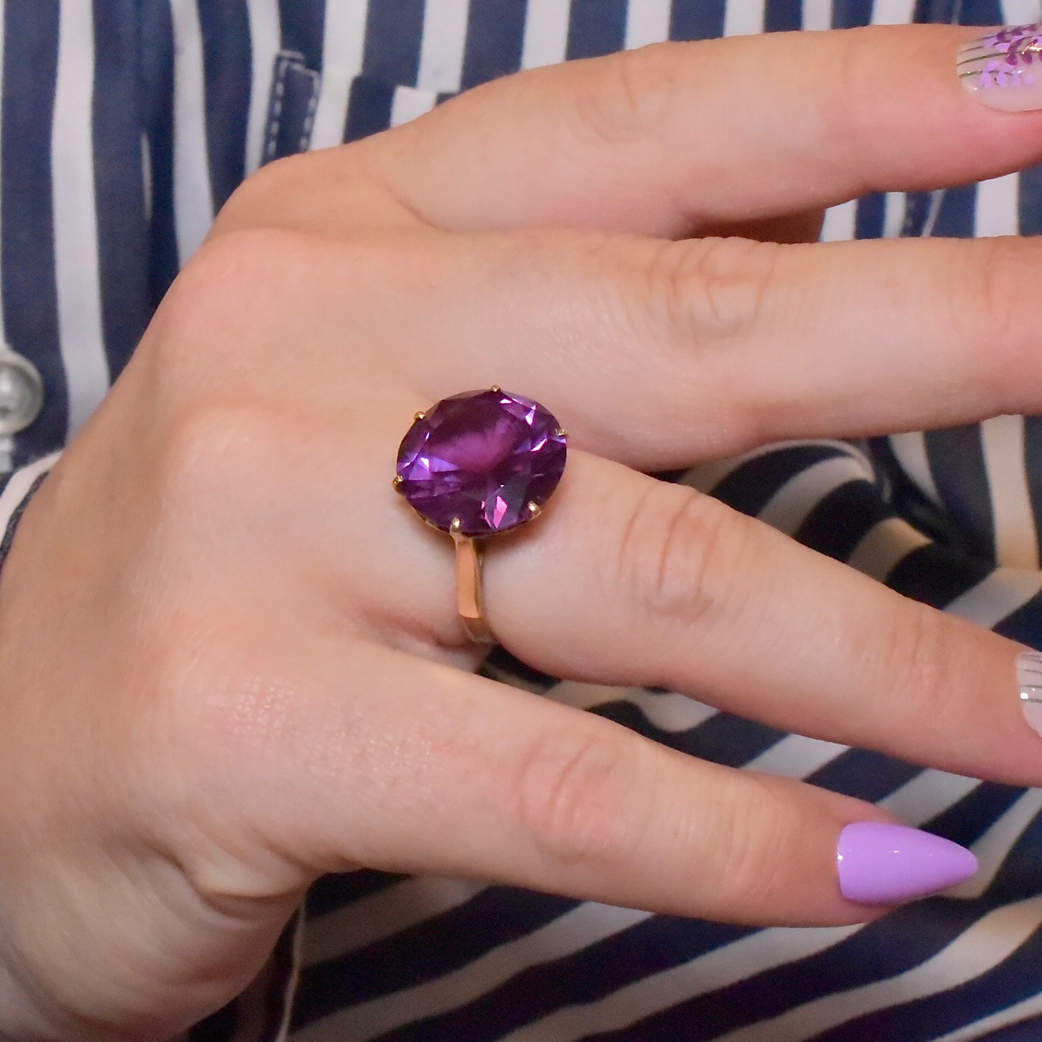Vintage 9ct Yellow Gold Synthetic ‘Colour Change’ Sapphire Ring- Circa 1940-50’s