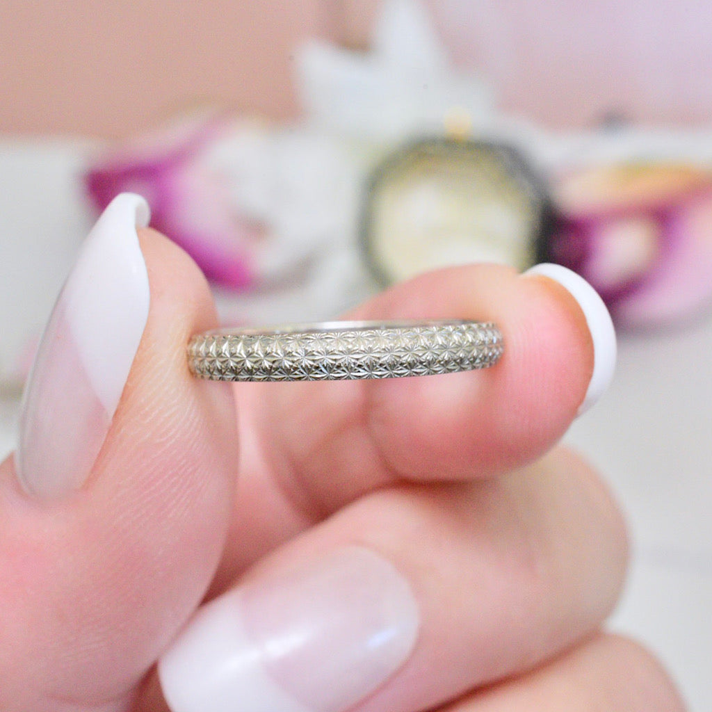 Vintage Italian 18ct White Gold Fancy Etched Band