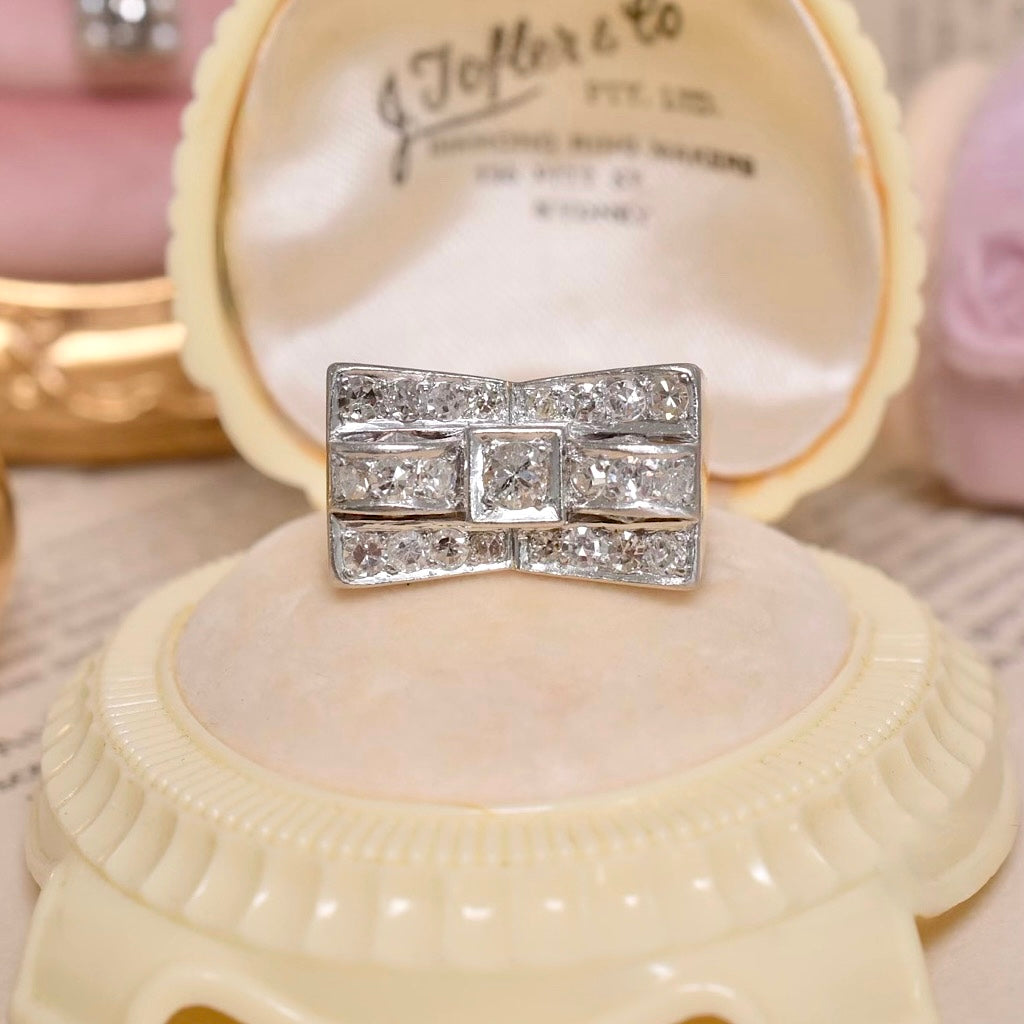 Vintage Retro 18ct Yellow Gold And Diamond ‘Bow Tie’ Ring Circa 1945-1955