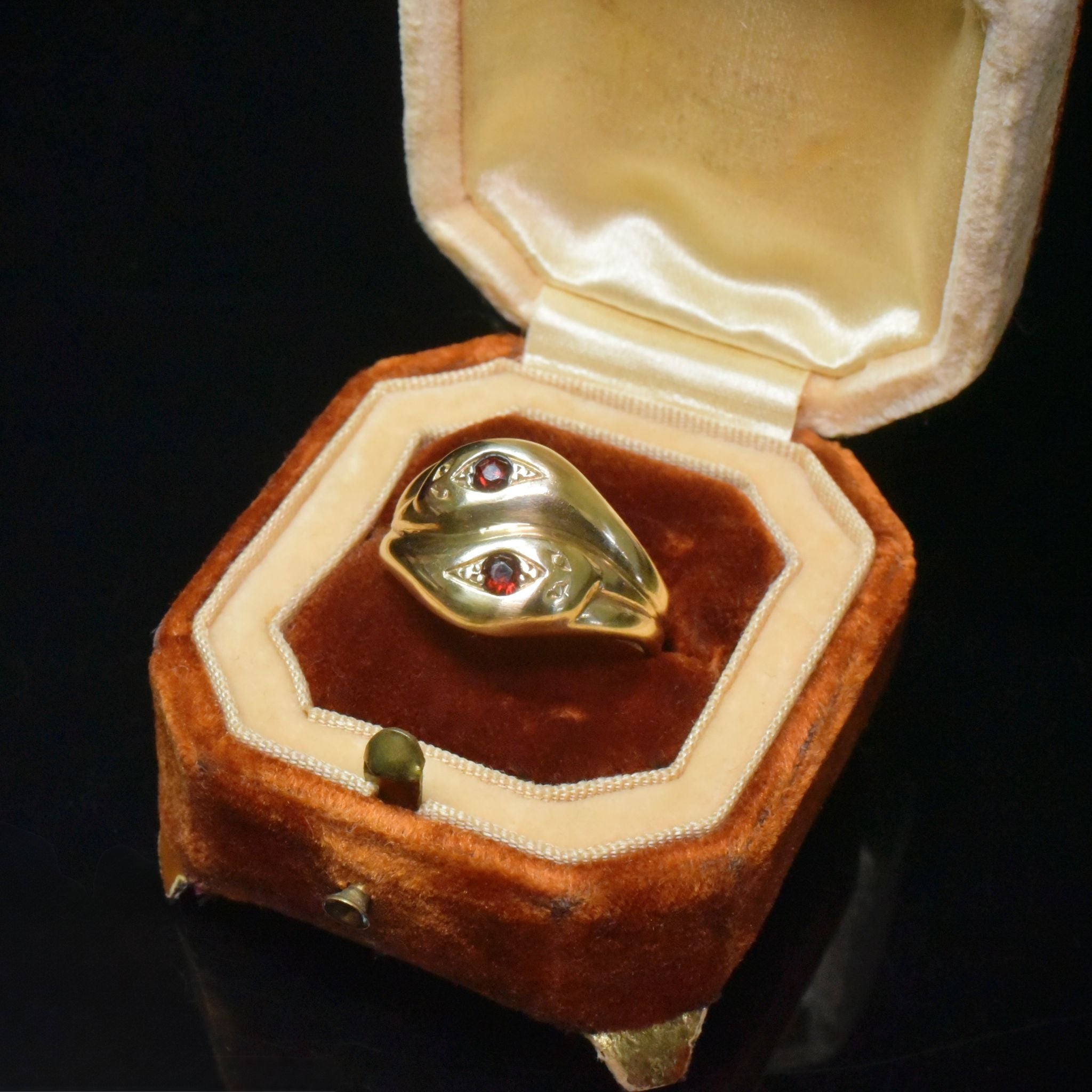 Vintage 9ct Yellow Gold And Garnet Serpent Ring - London 1979