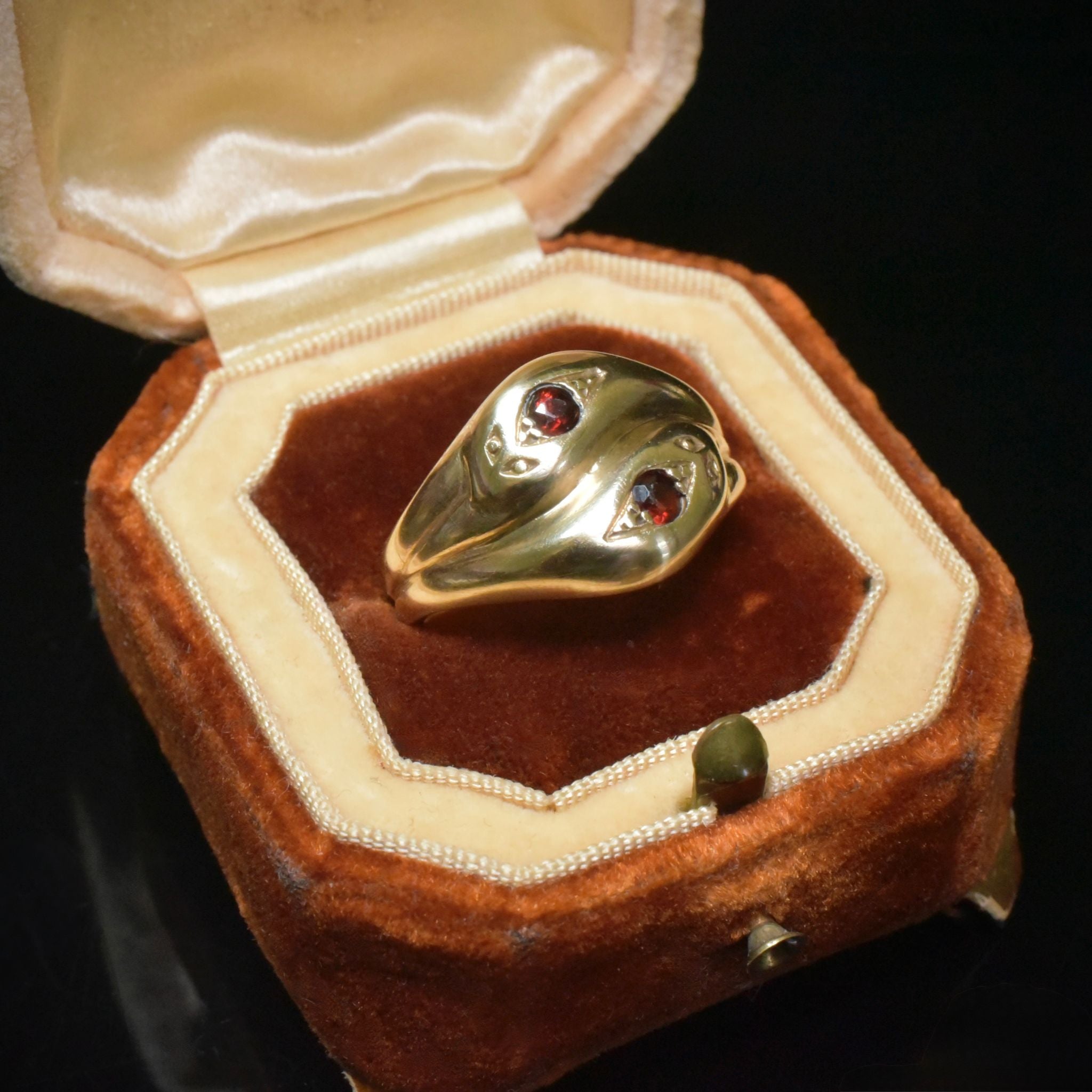 Vintage 9ct Yellow Gold And Garnet Serpent Ring - London 1979