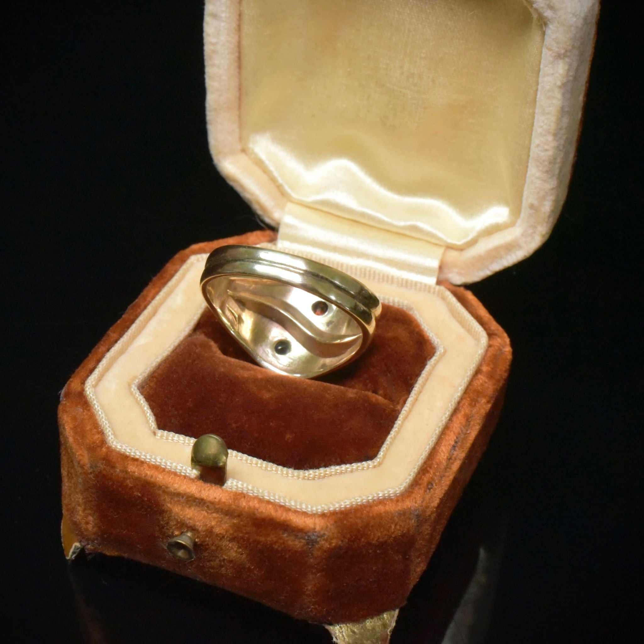 Vintage 9ct Yellow Gold And Garnet Serpent Ring - London 1979