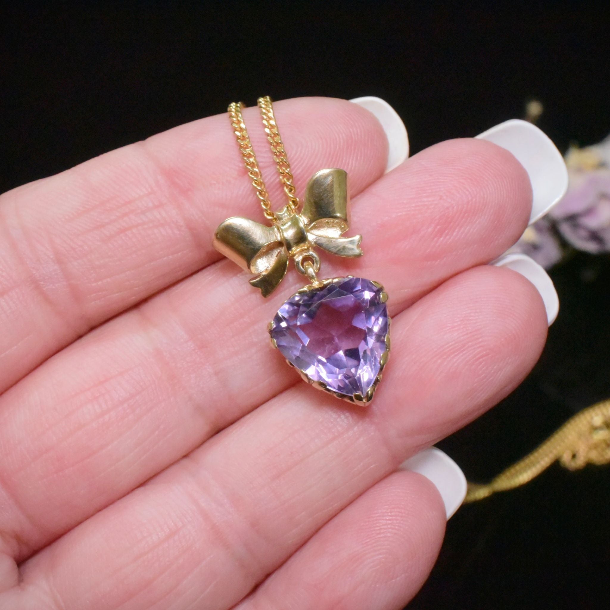 Vintage 9ct Yellow Gold Heart-Cut Amethyst ‘Bow’ Pendant & Chain - London 1960