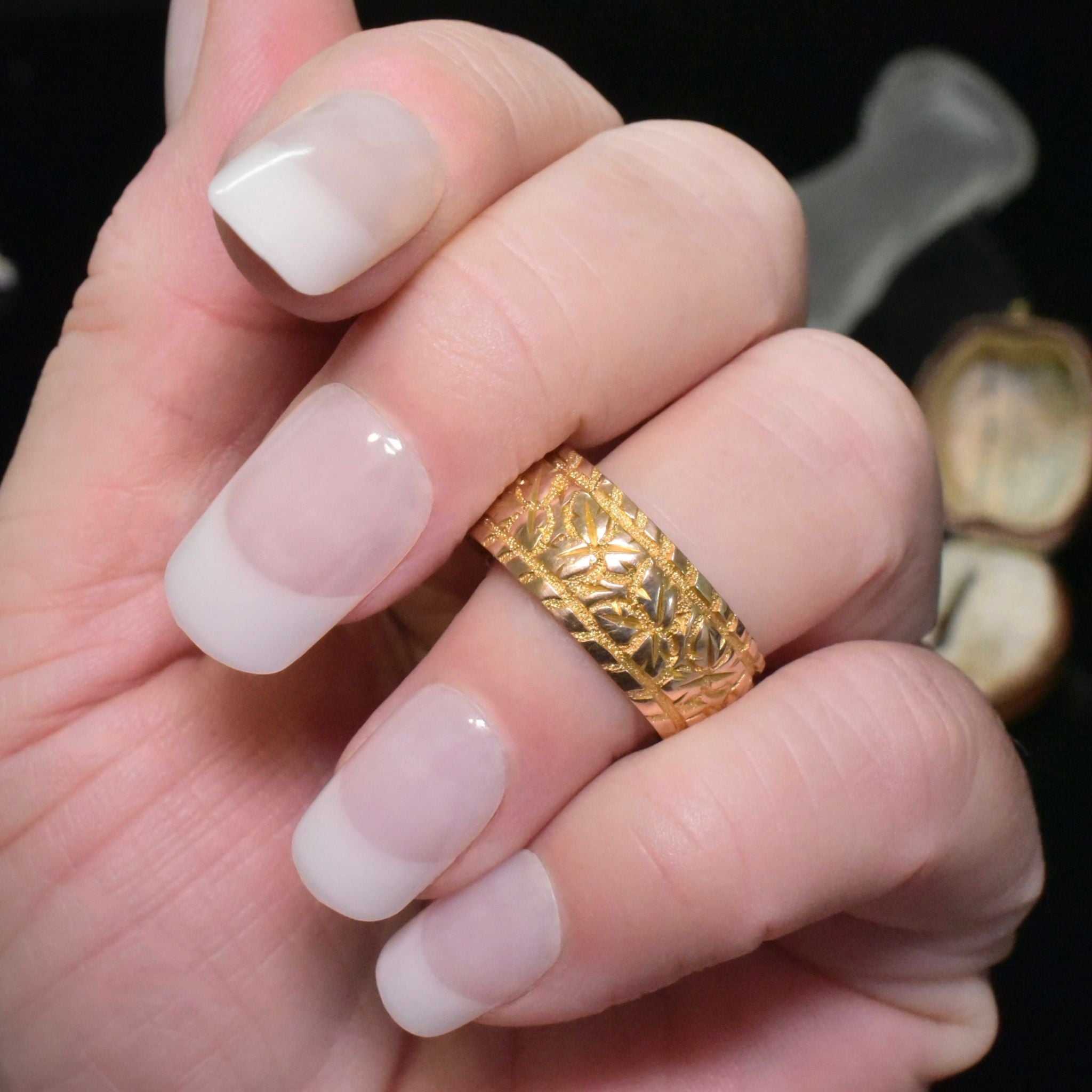 Antique Victorian 9ct Rose Gold Wide Ivy Pattern Ring - By Edward Vaughton - Birmingham 1900