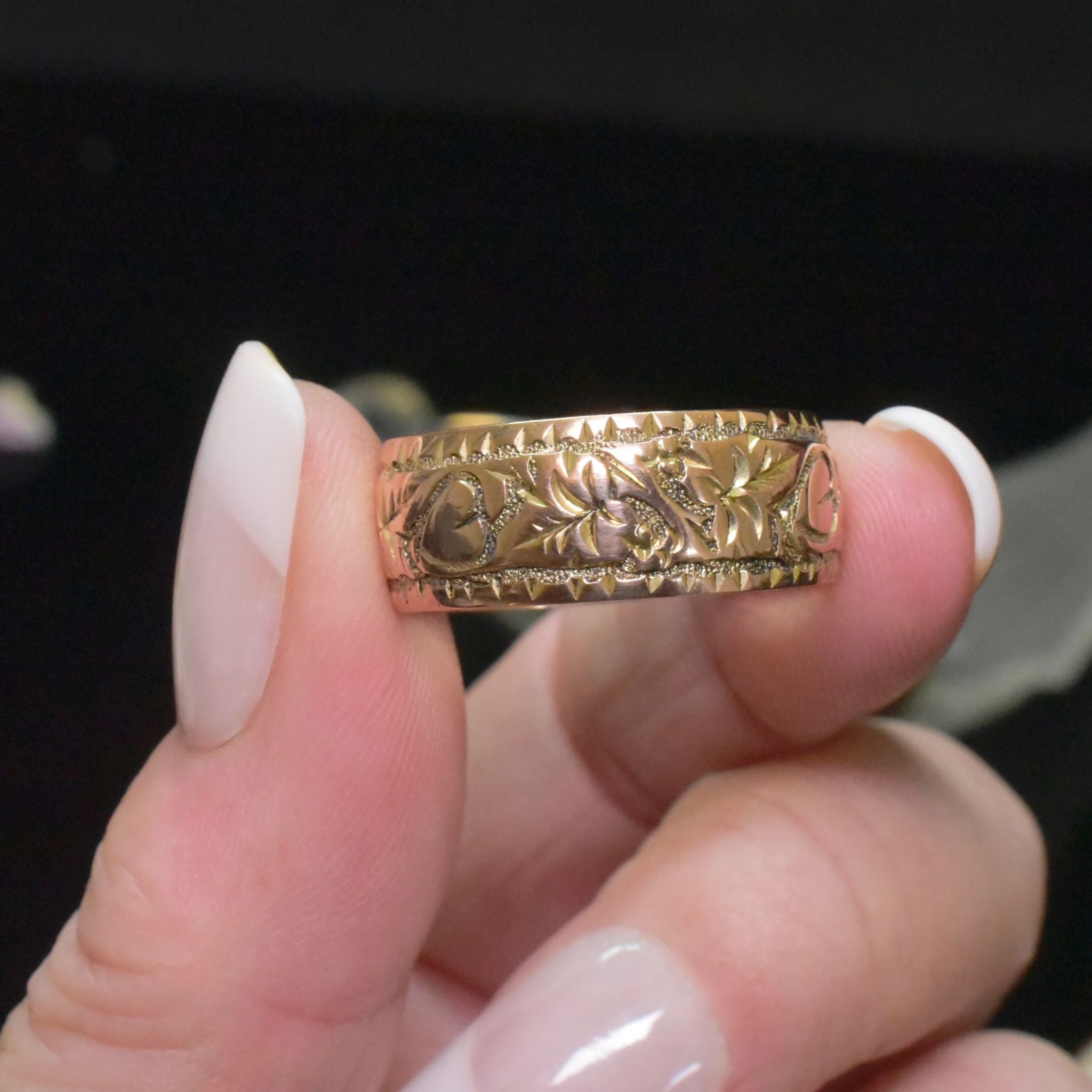 Antique 9ct Rose Gold ‘Heart & Ivy’ Wide Pattern Ring - Kinsey Brothers & Patrick, Birmingham 1917