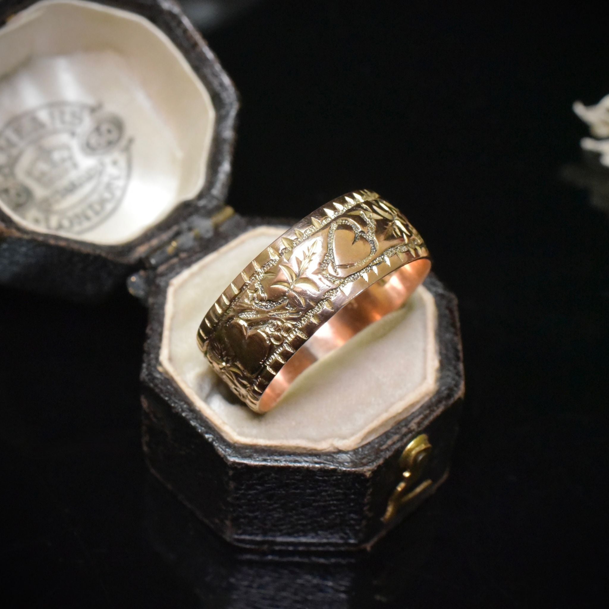 Antique 9ct Rose Gold ‘Heart & Ivy’ Wide Pattern Ring - Kinsey Brothers & Patrick, Birmingham 1917