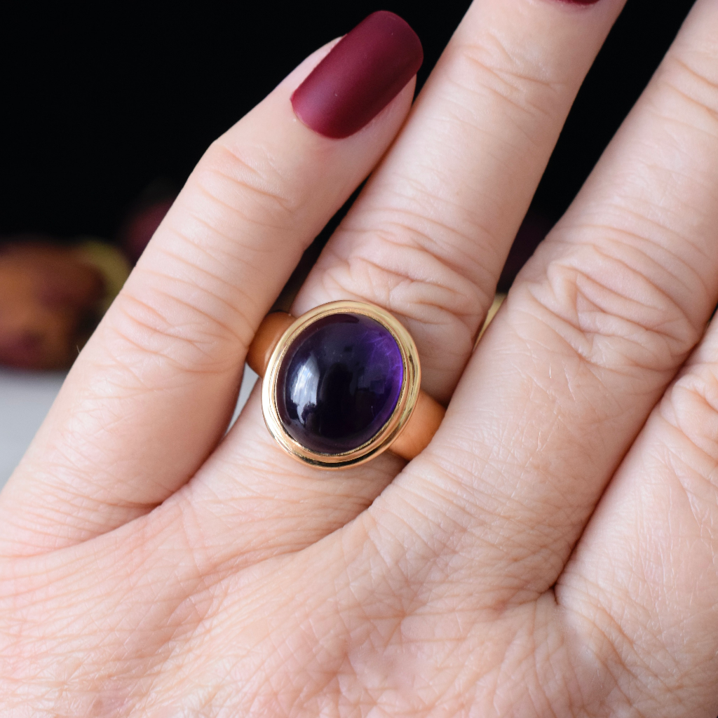Superb 18ct Yellow Gold Cabochon Amethyst Ring