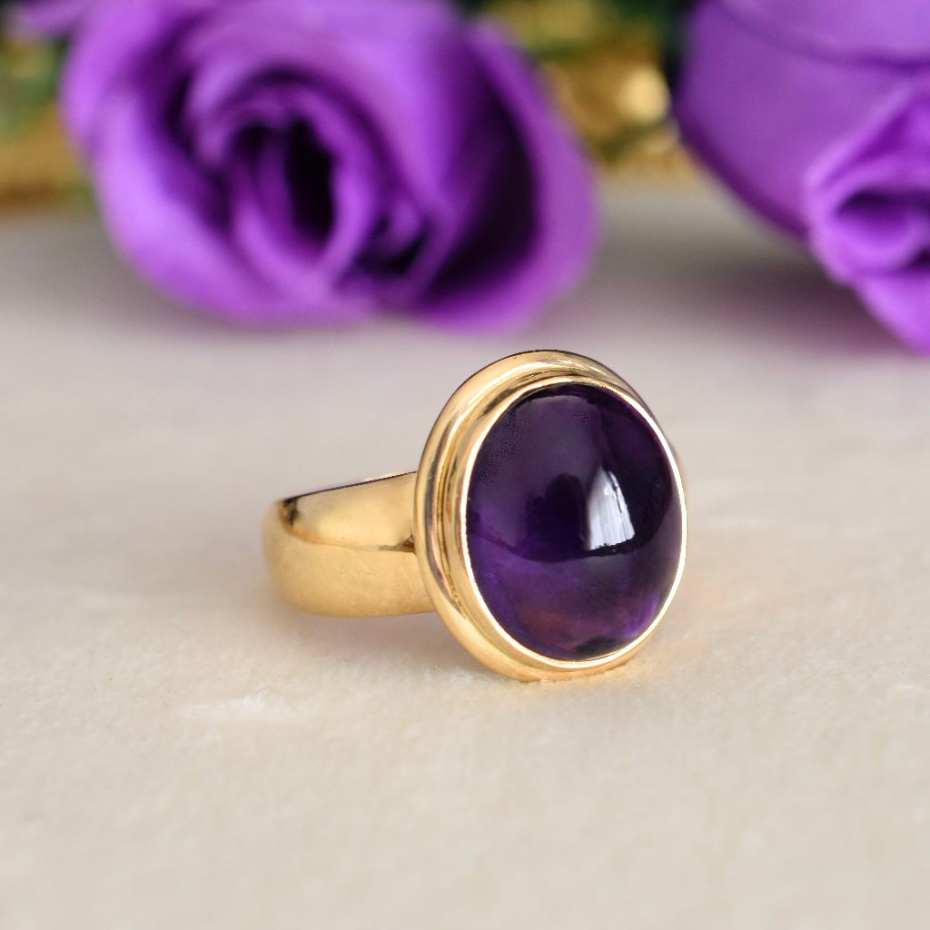 Superb 18ct Yellow Gold Cabochon Amethyst Ring