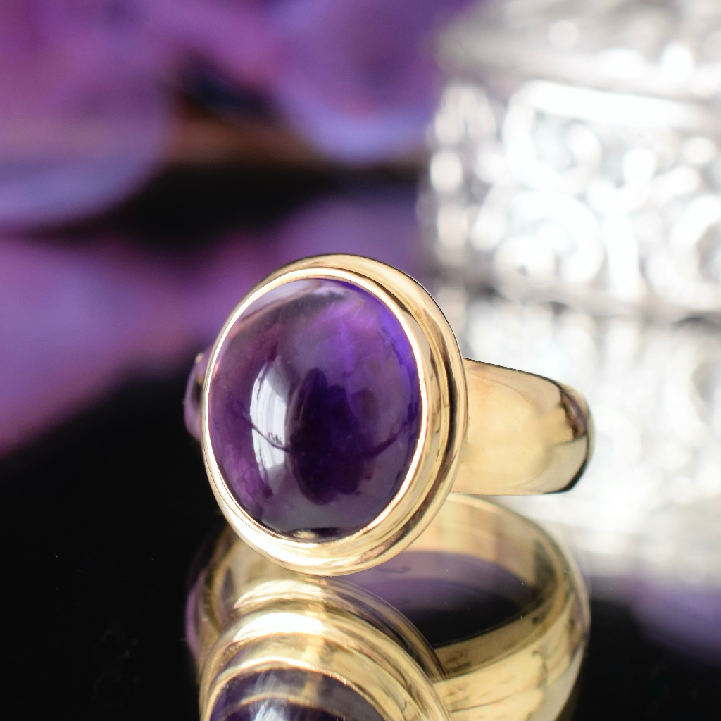 Superb 18ct Yellow Gold Cabochon Amethyst Ring