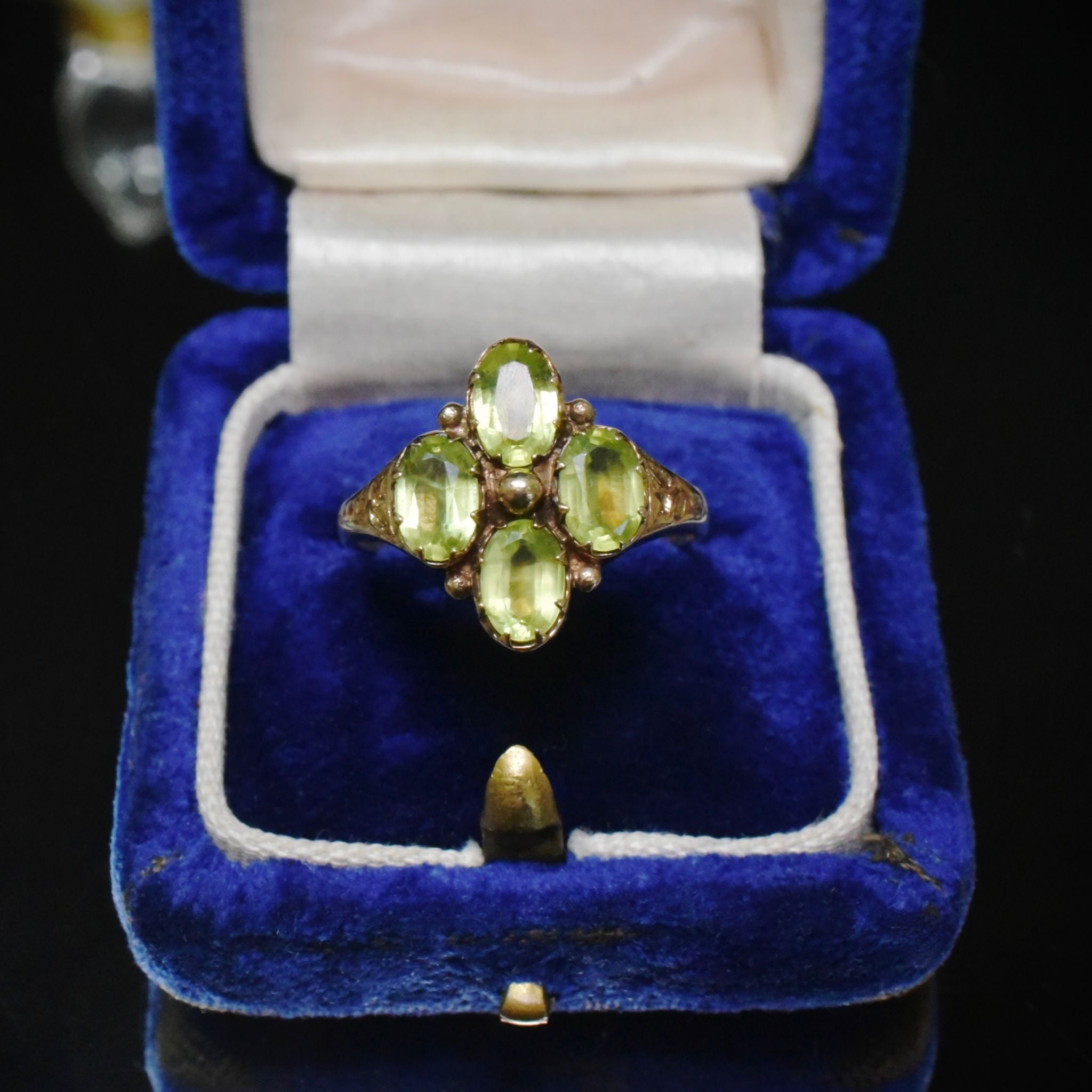 Vintage ‘Antique Style’ 9ct Rose Gold And Peridot Ring - London 1978