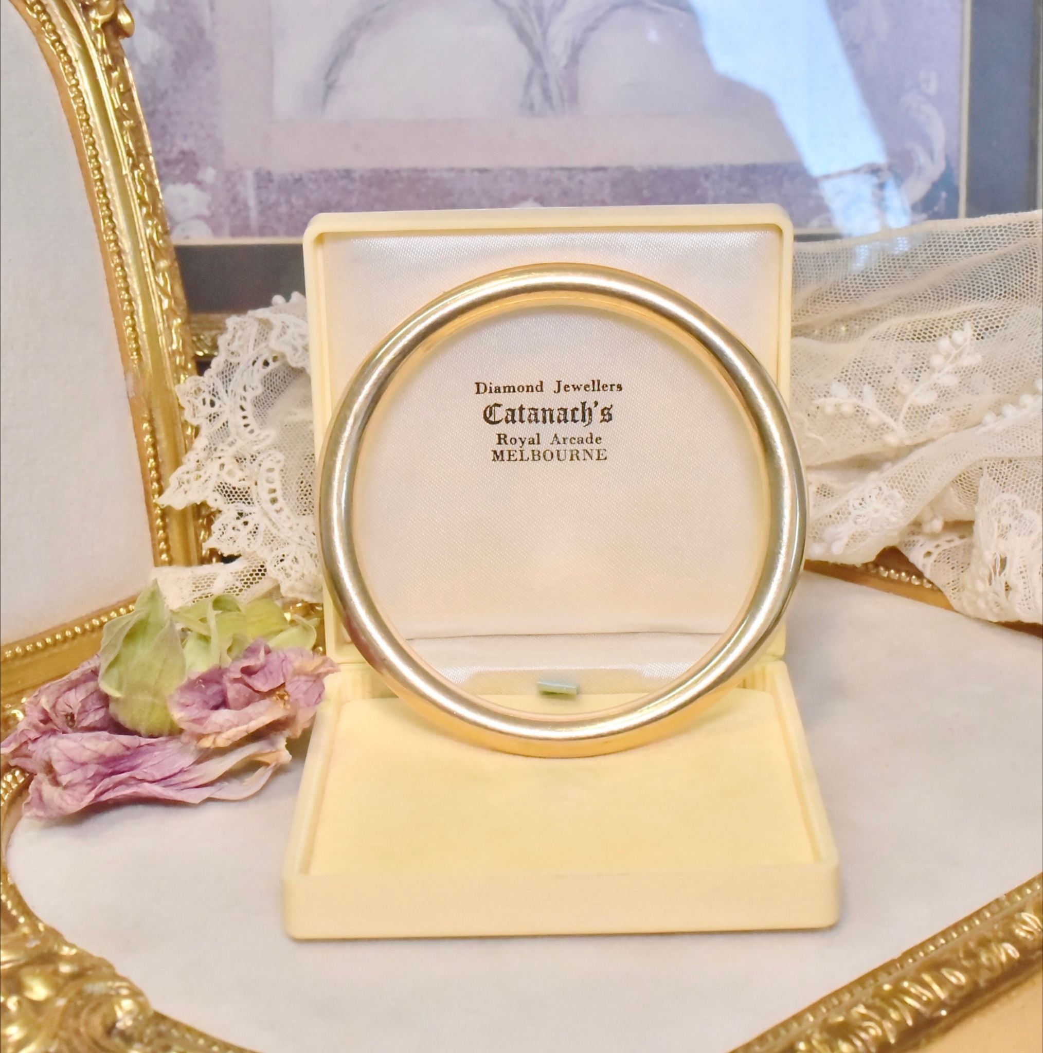 Modern 9ct Yellow Gold ‘Golf’ Bangle 17.92 grams