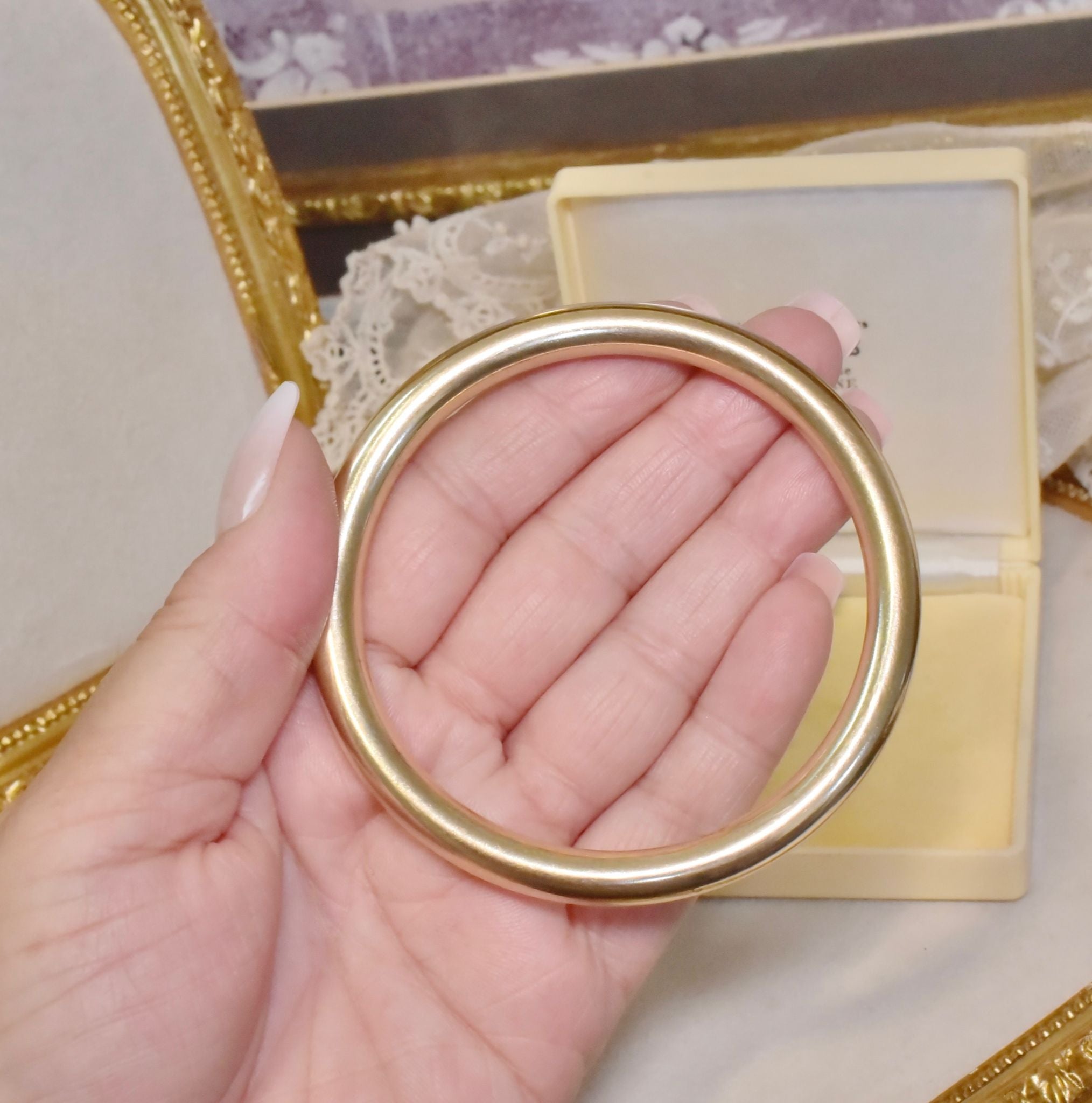 Modern 9ct Yellow Gold ‘Golf’ Bangle 17.92 grams