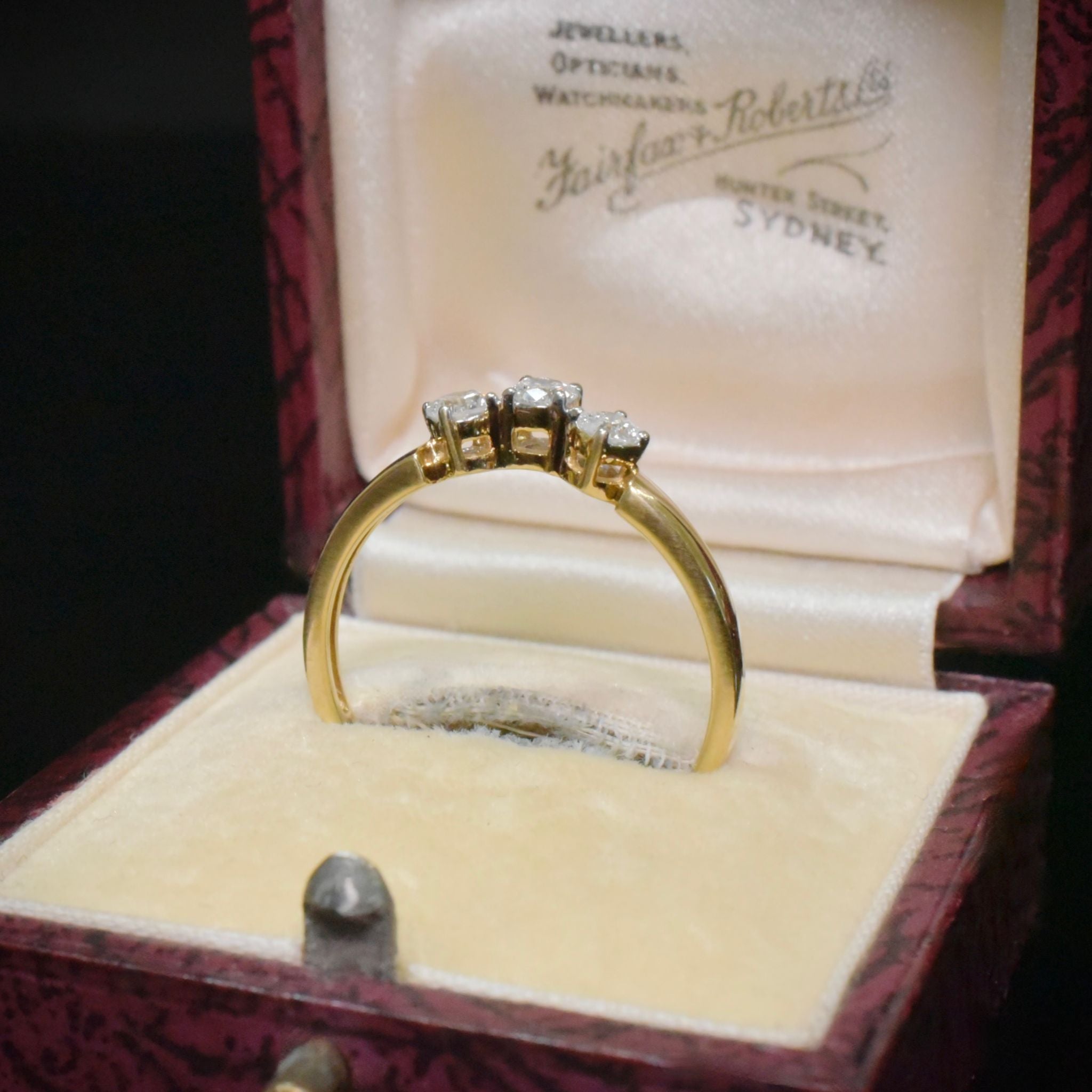 Contemporary 18ct Yellow Gold Diamond Ring - 0.33ct