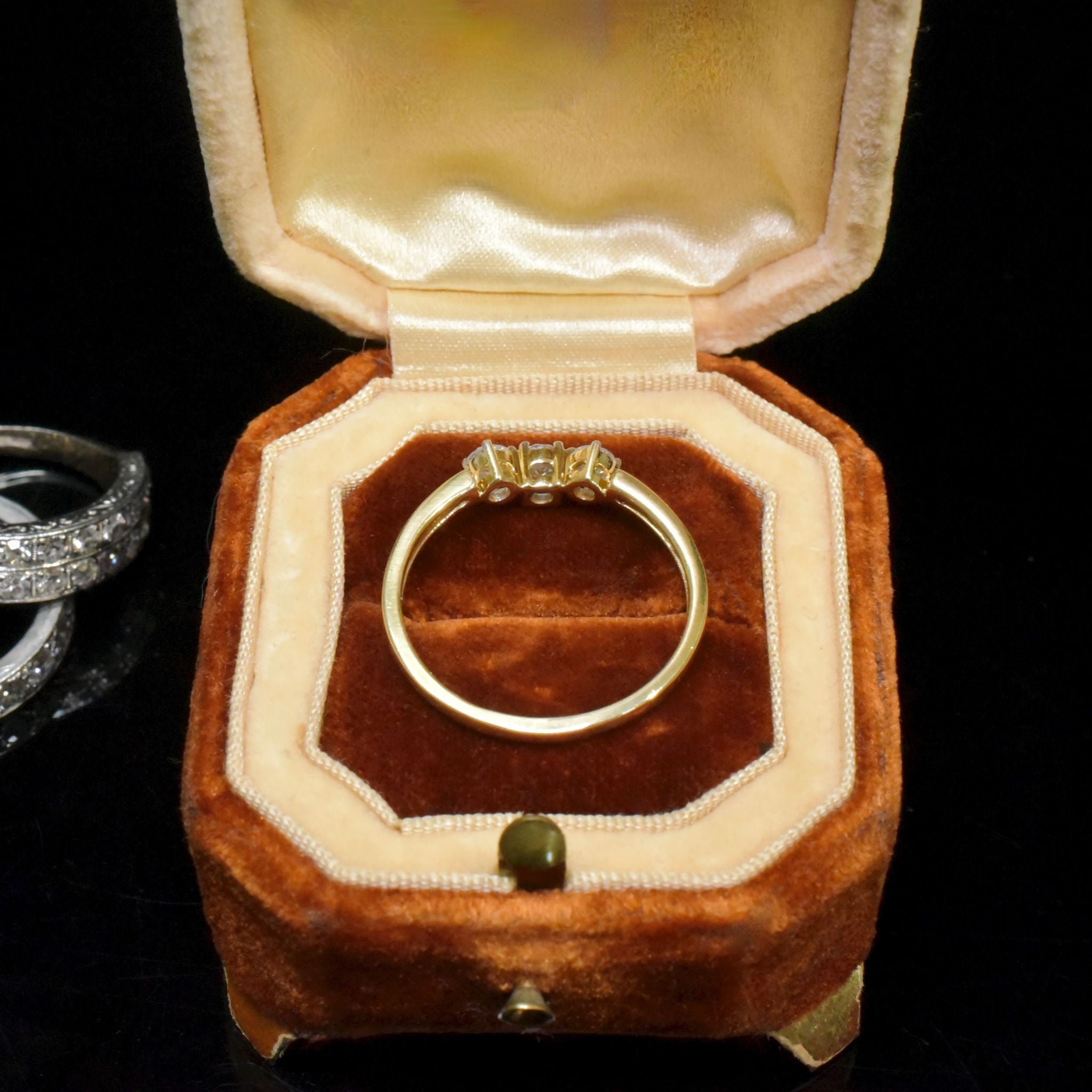 Contemporary 18ct Yellow Gold Diamond Ring - 0.33ct