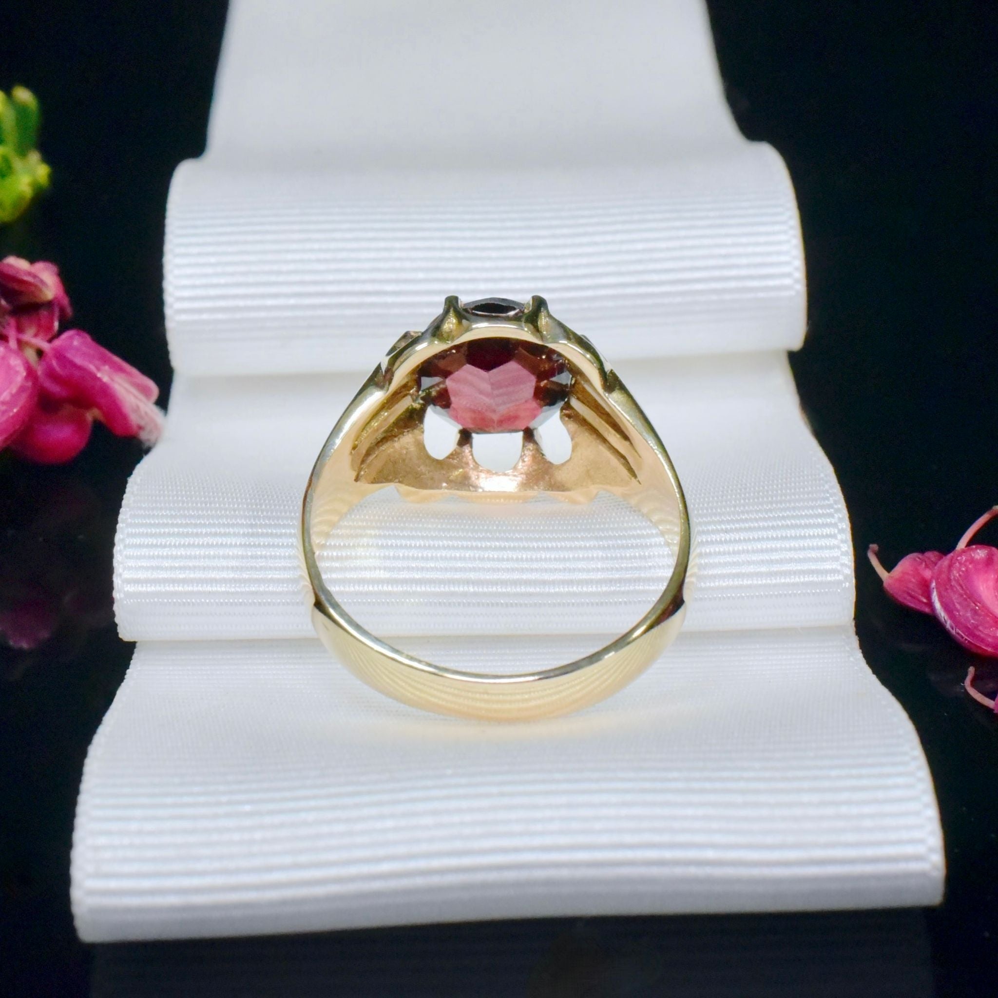 Vintage 9ct Yellow Gold Almandine Garnet Ring - Birmingham 1975
