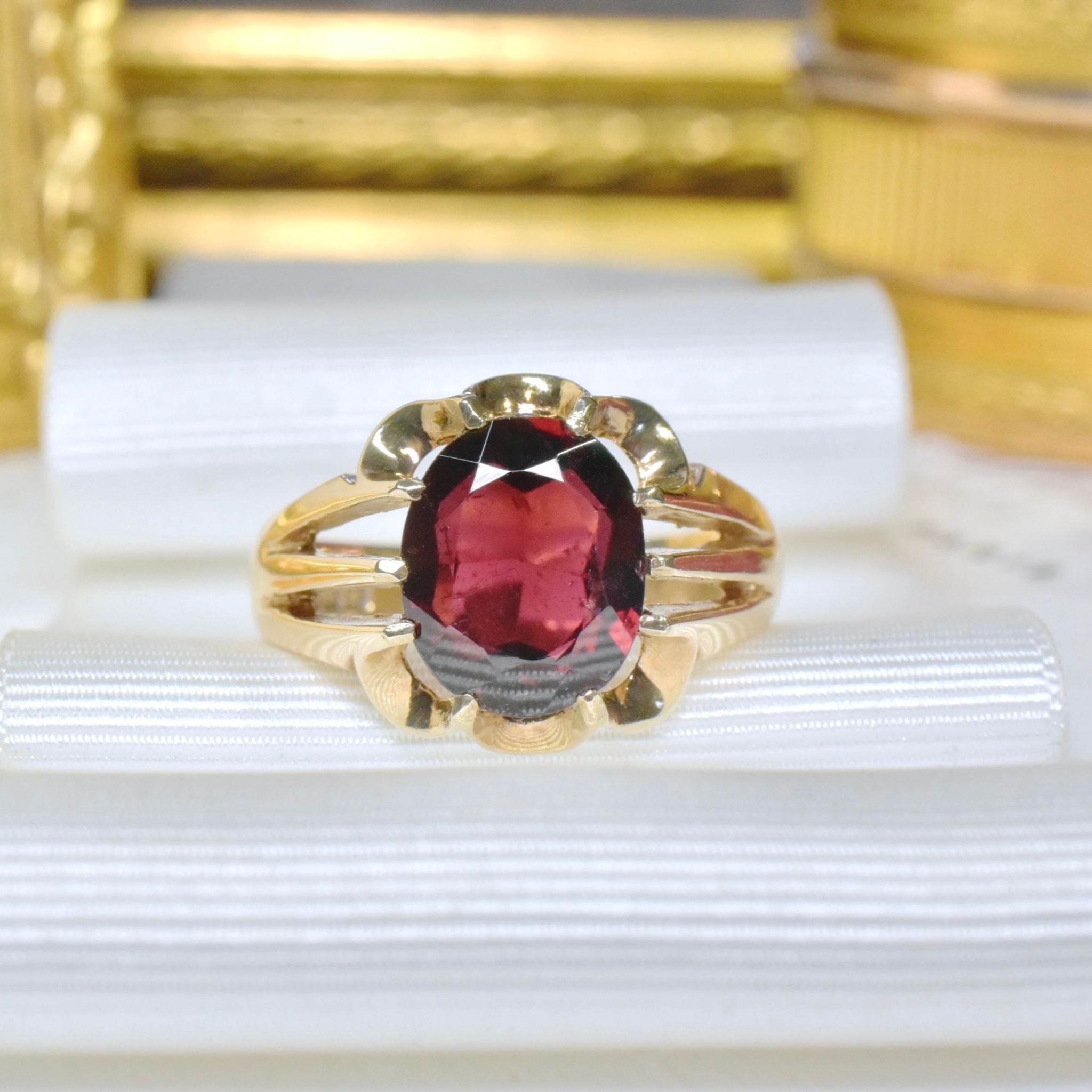 Vintage 9ct Yellow Gold Almandine Garnet Ring - Birmingham 1975