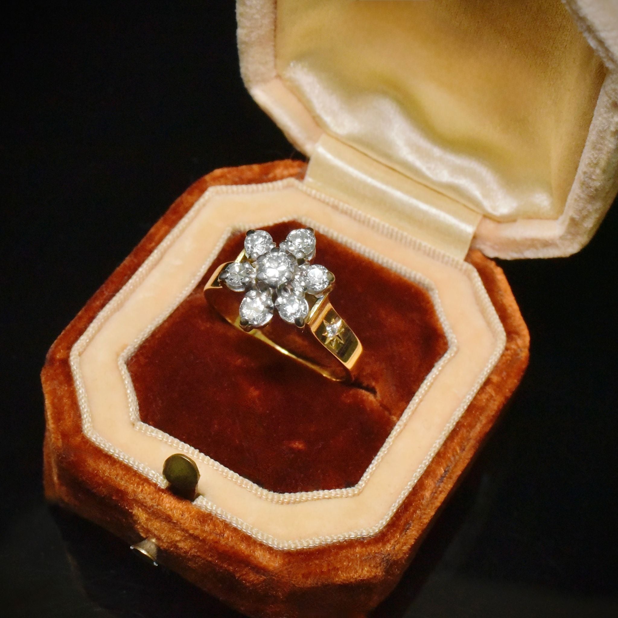 Vintage 18ct Yellow Gold Diamond ‘Daisy’ Cluster Ring 0.83ct