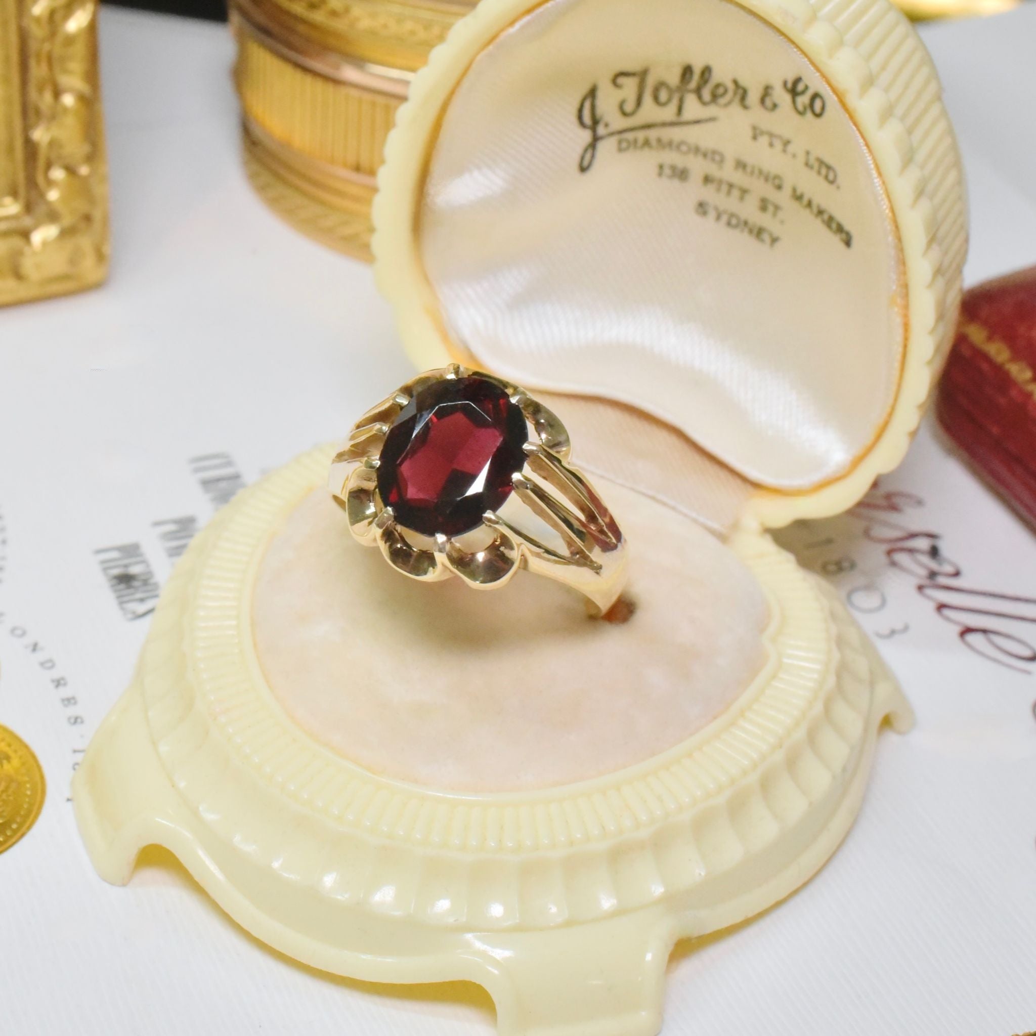 Vintage 9ct Yellow Gold Almandine Garnet Ring - Birmingham 1975