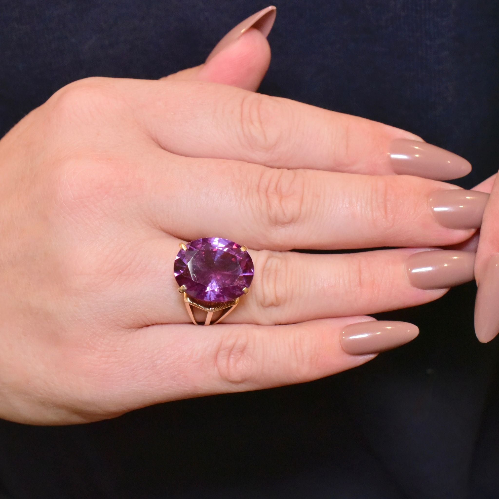 Fabulous Vintage 9ct Yellow Gold Synthetic Colour-Change Sapphire Ring - 19ct