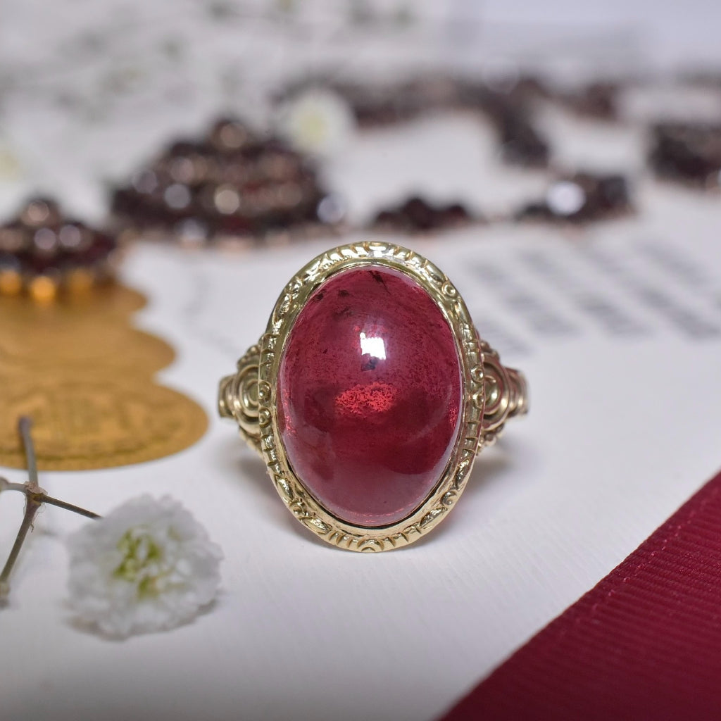 Antique Victorian 15ct Yellow Gold Cabochon/Carbuncle Garnet Ring