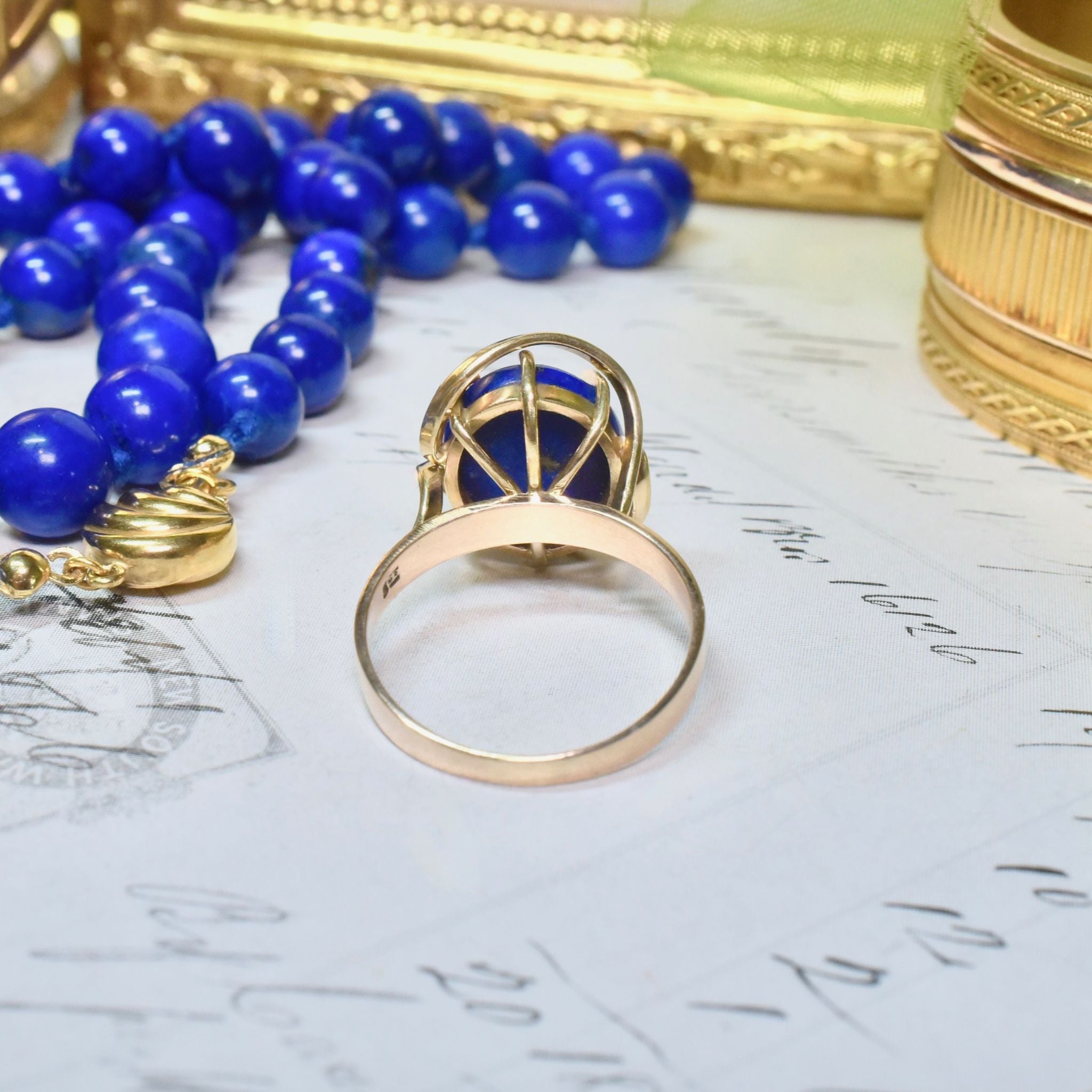 Stunning Vintage 9ct Yellow Gold Lapis Lazuli Ring