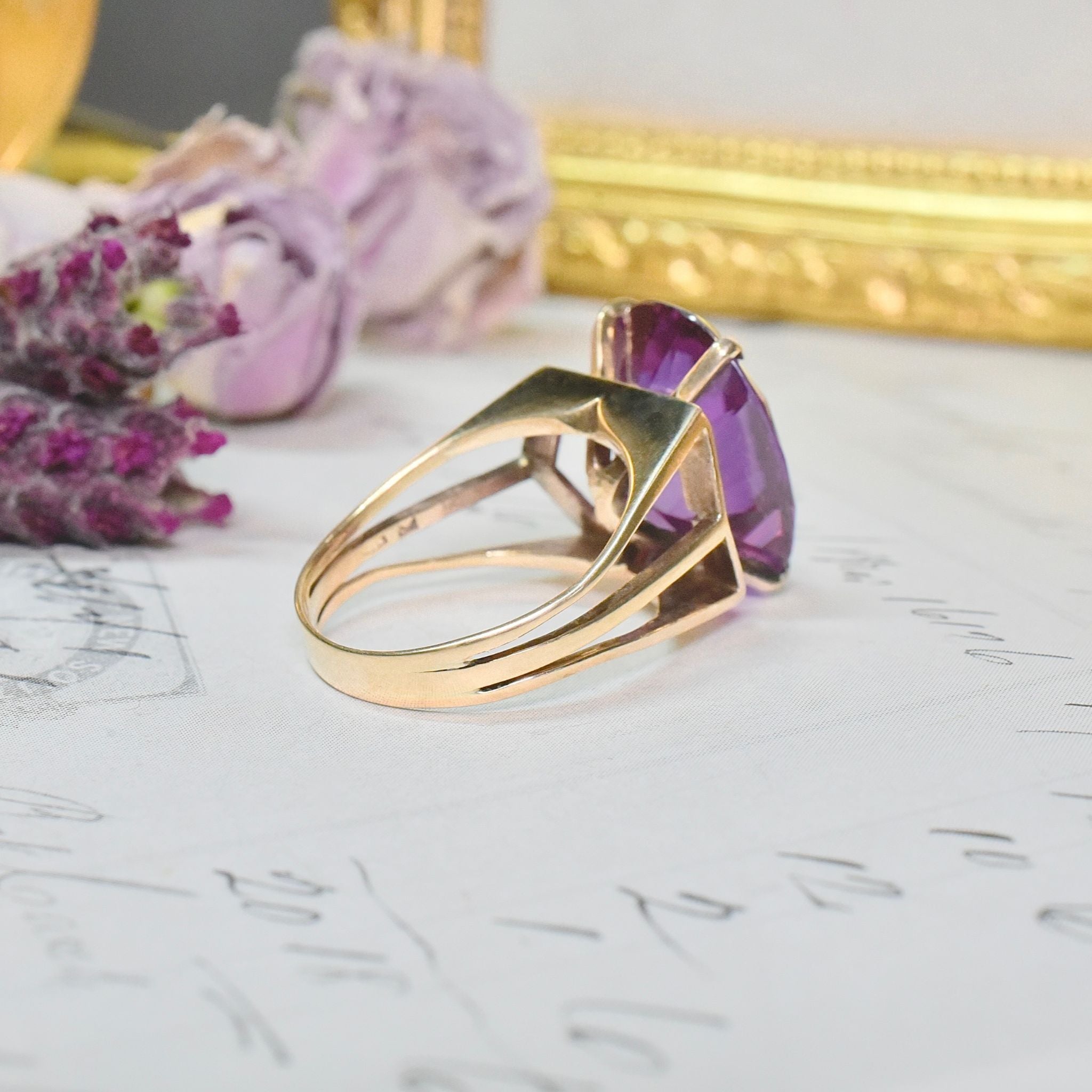 Fabulous Vintage 9ct Yellow Gold Synthetic Colour-Change Sapphire Ring - 19ct