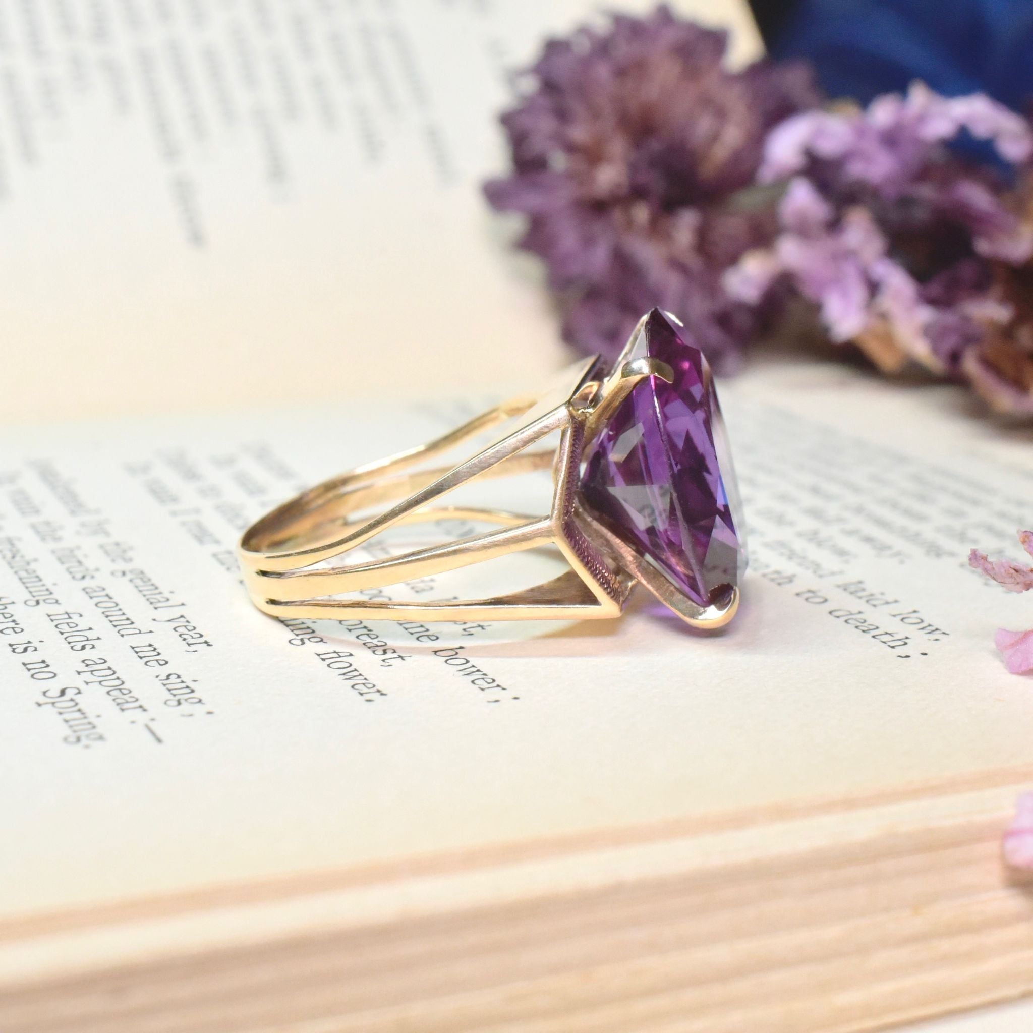 Fabulous Vintage 9ct Yellow Gold Synthetic Colour-Change Sapphire Ring - 19ct