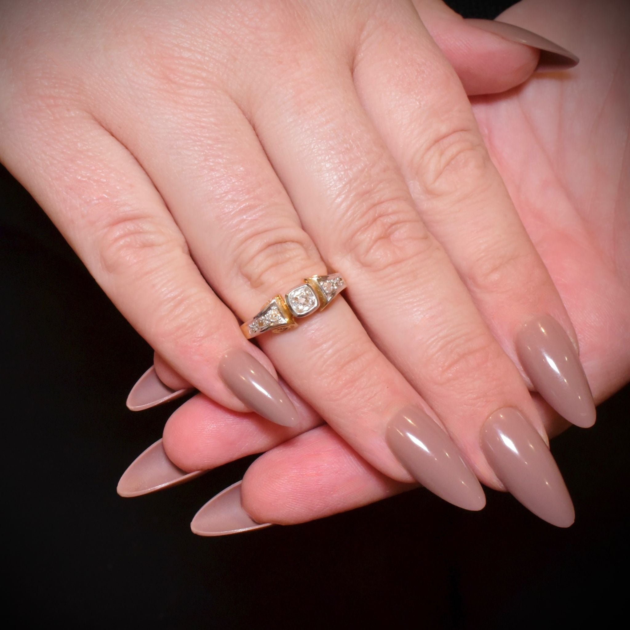 Exquisite Late Art Deco - Retro Era 18ct Yellow Gold Diamond ‘Scroll’ Ring