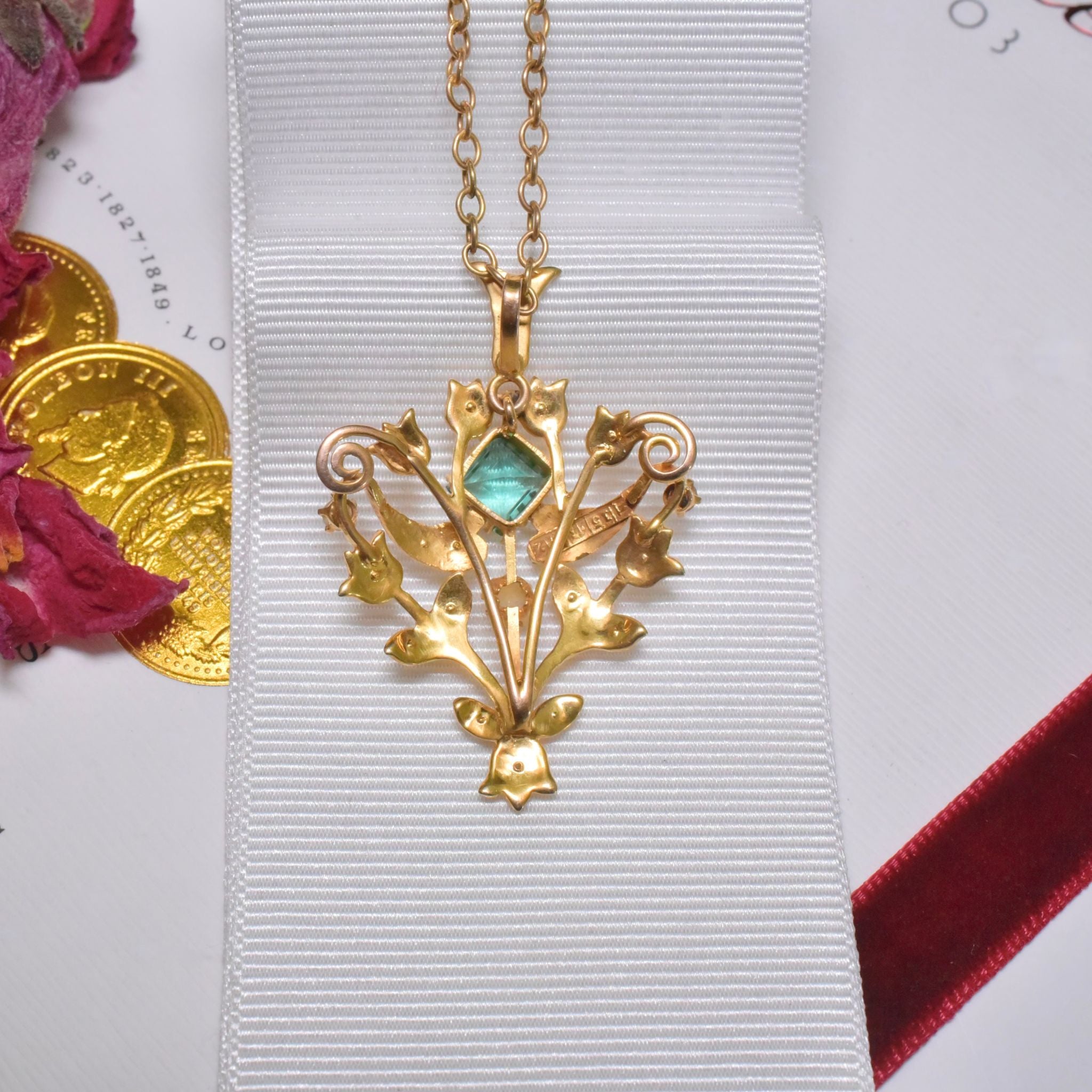 Antique Australian 15ct Yellow Gold Peridot And Seed Pearl Pendant Necklace Circa 1900-1910