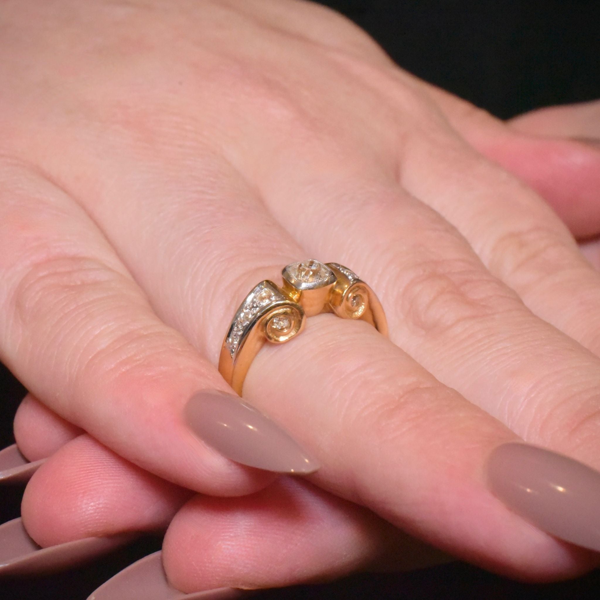 Exquisite Late Art Deco - Retro Era 18ct Yellow Gold Diamond ‘Scroll’ Ring