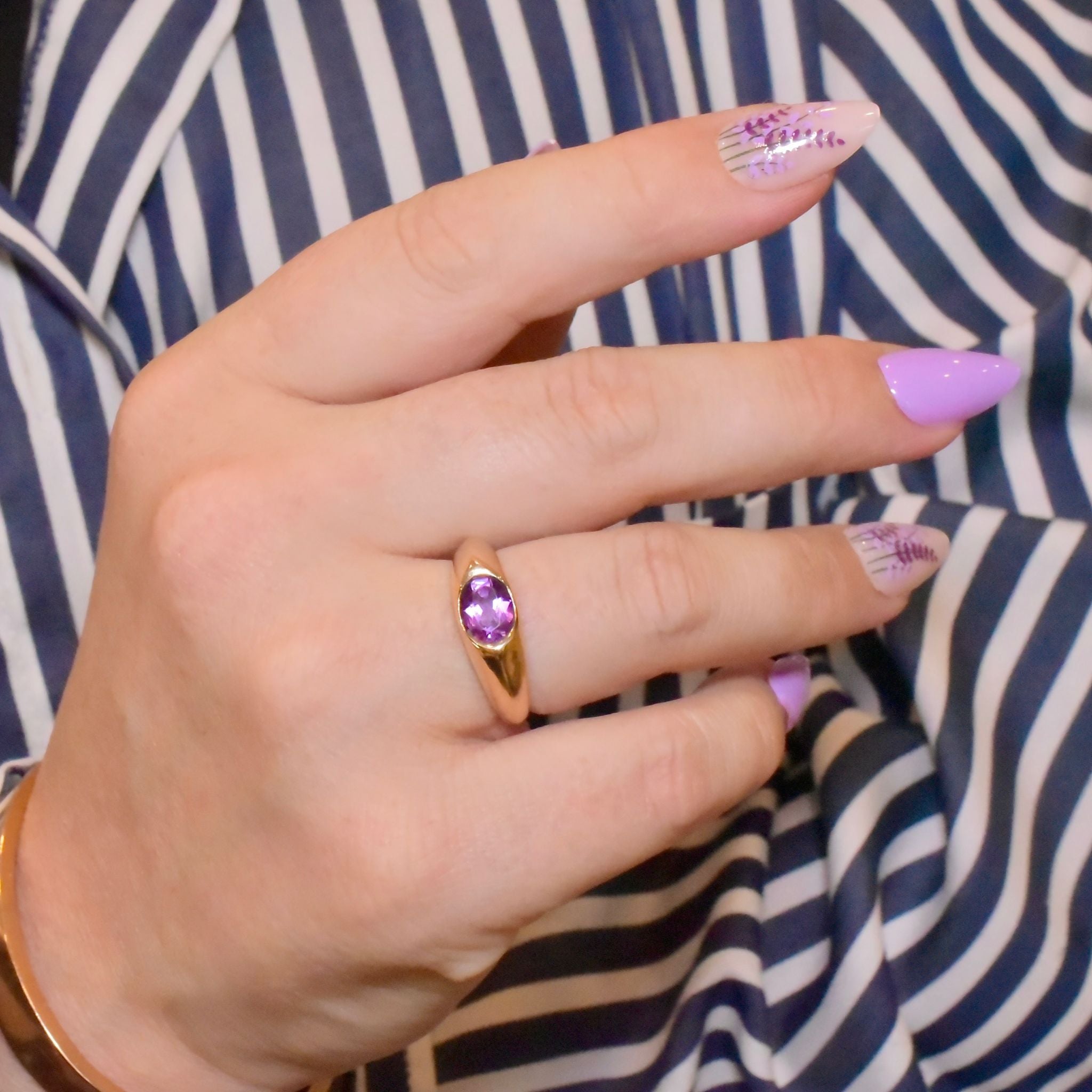 Charming Vintage 9ct Yellow Gold Amethyst Ring