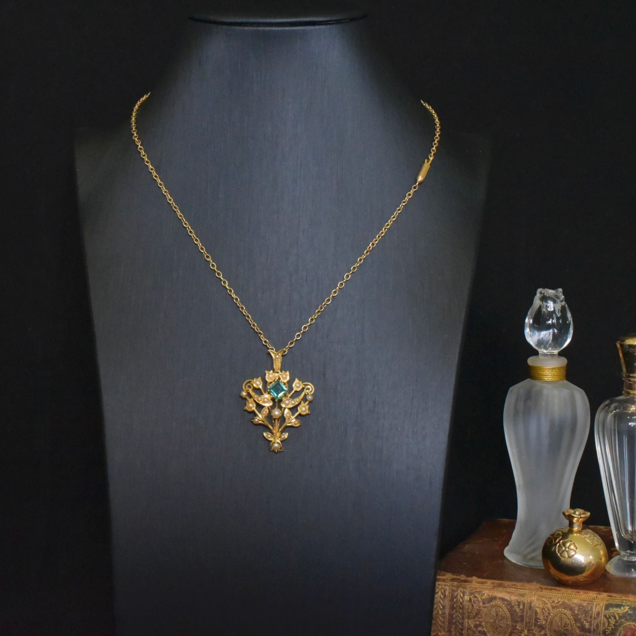 Antique Australian 15ct Yellow Gold Peridot And Seed Pearl Pendant Necklace Circa 1900-1910