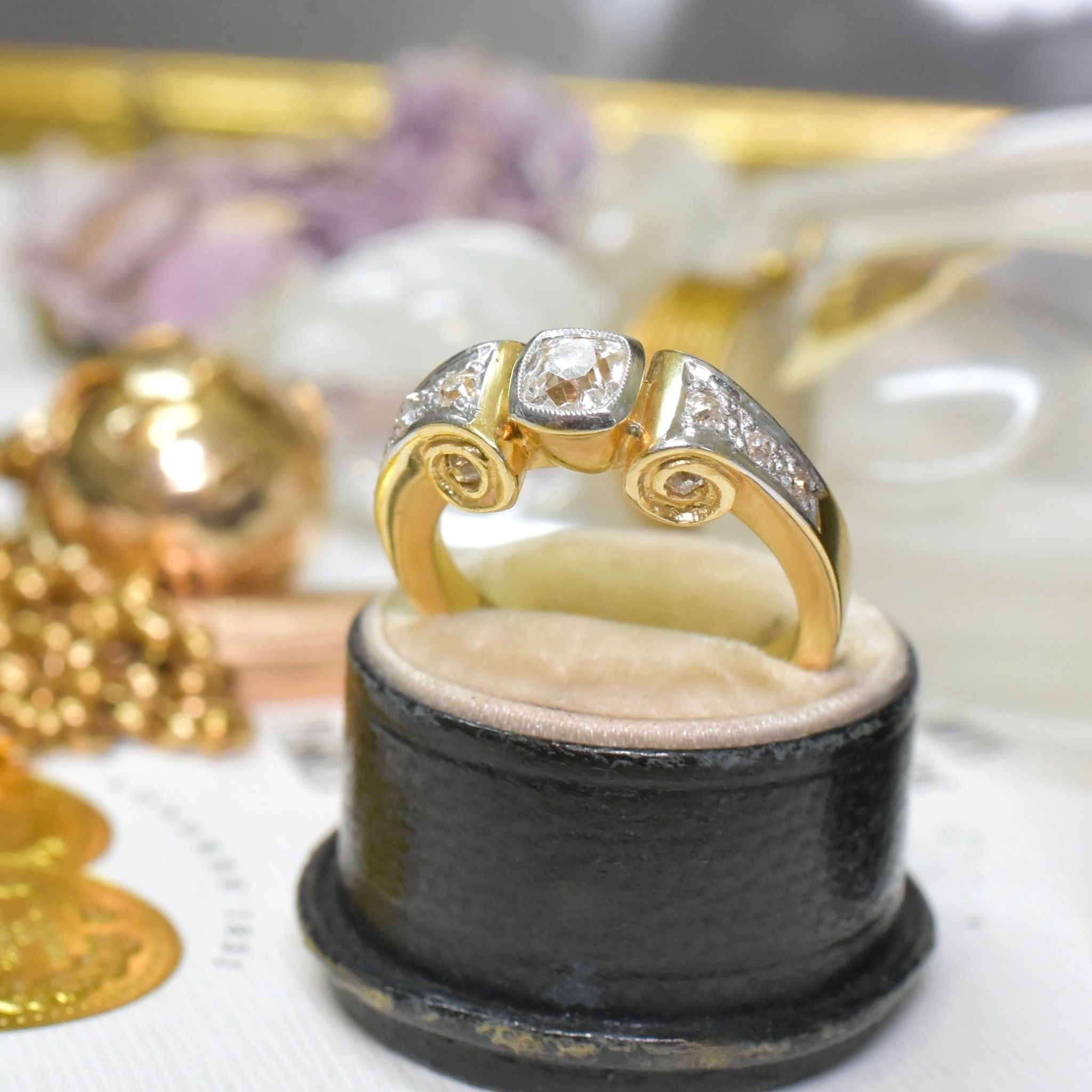 Exquisite Late Art Deco - Retro Era 18ct Yellow Gold Diamond ‘Scroll’ Ring