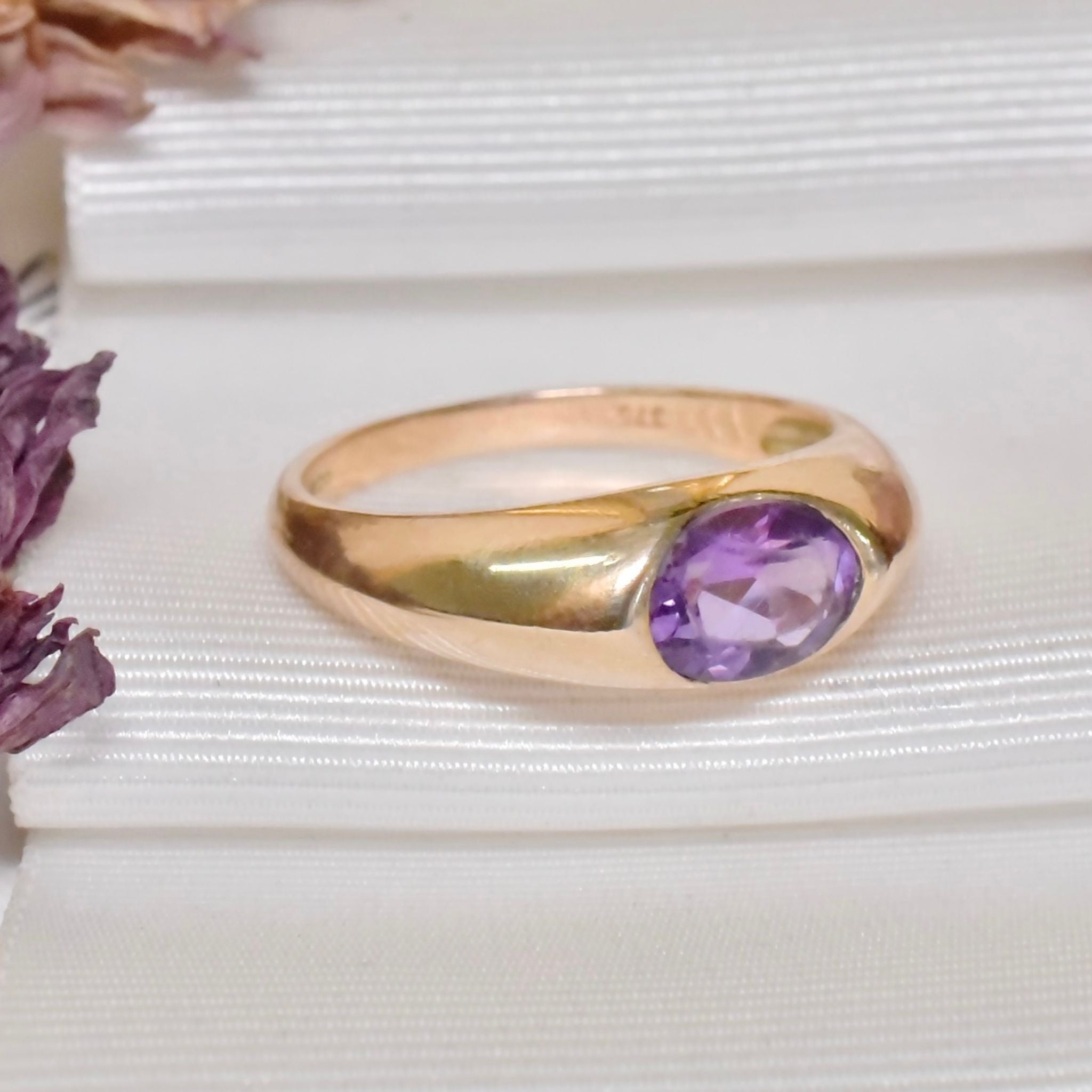 Charming Vintage 9ct Yellow Gold Amethyst Ring