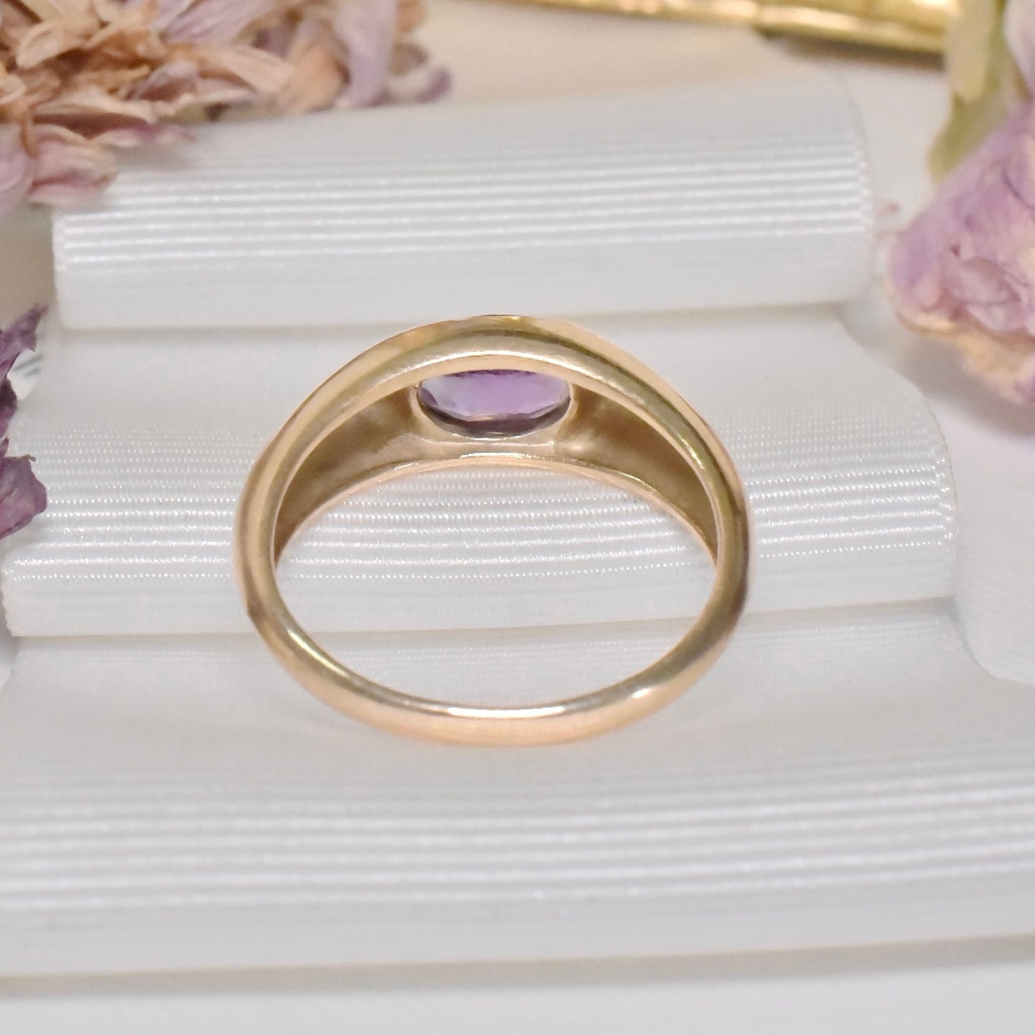 Charming Vintage 9ct Yellow Gold Amethyst Ring