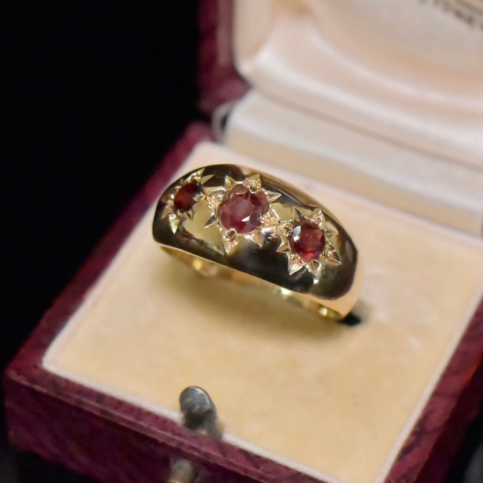 Vintage 9ct Yellow Gold And Garnet Ring - London 1988