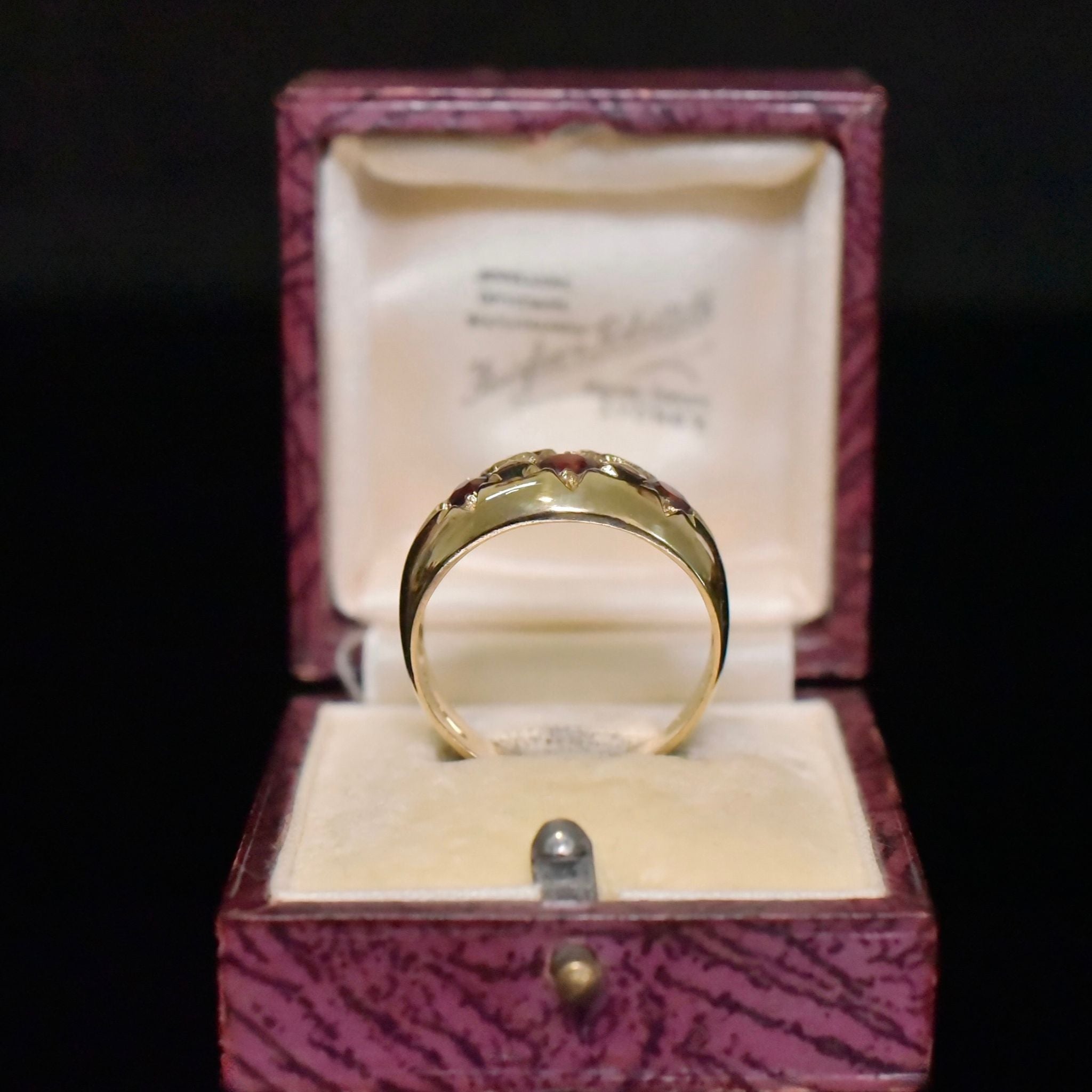 Vintage 9ct Yellow Gold And Garnet Ring - London 1988