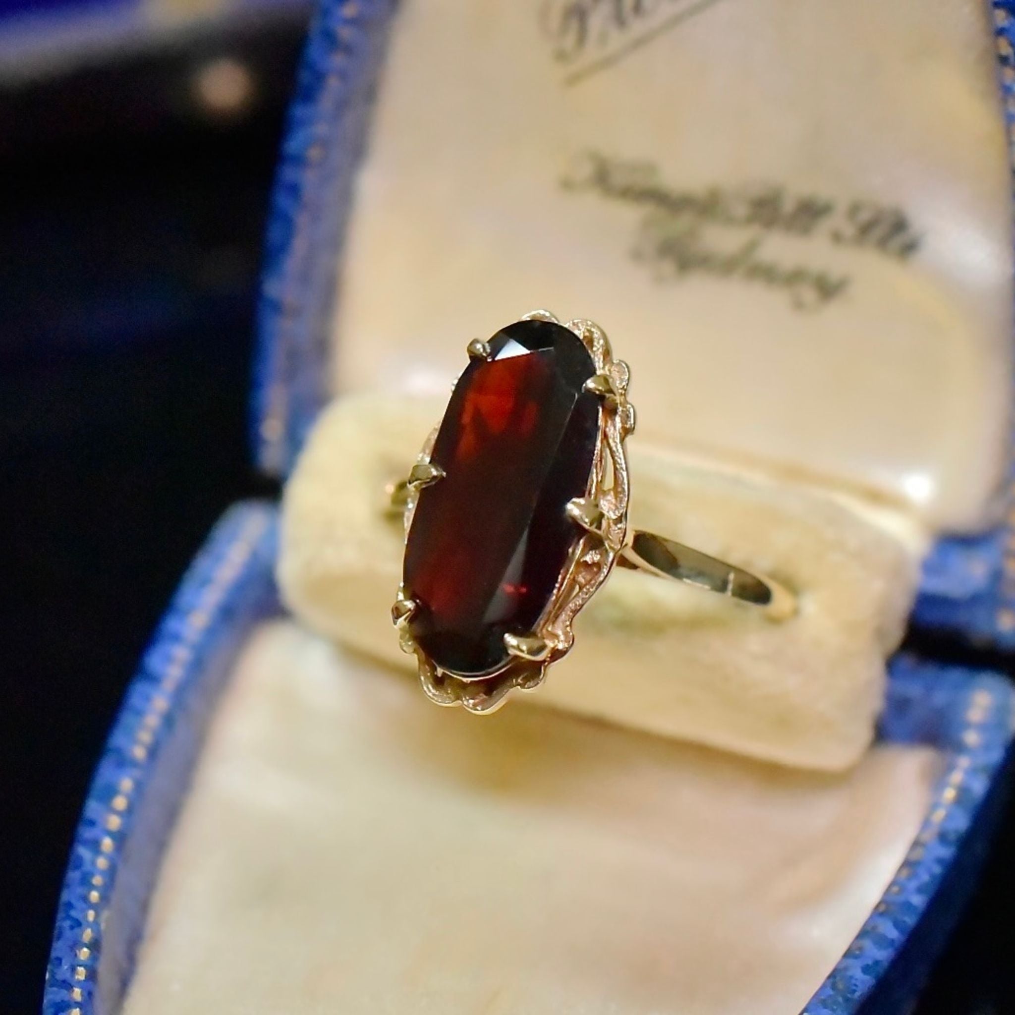 Vintage 9ct Yellow Gold Almandine Garnet Ring - London 1979
