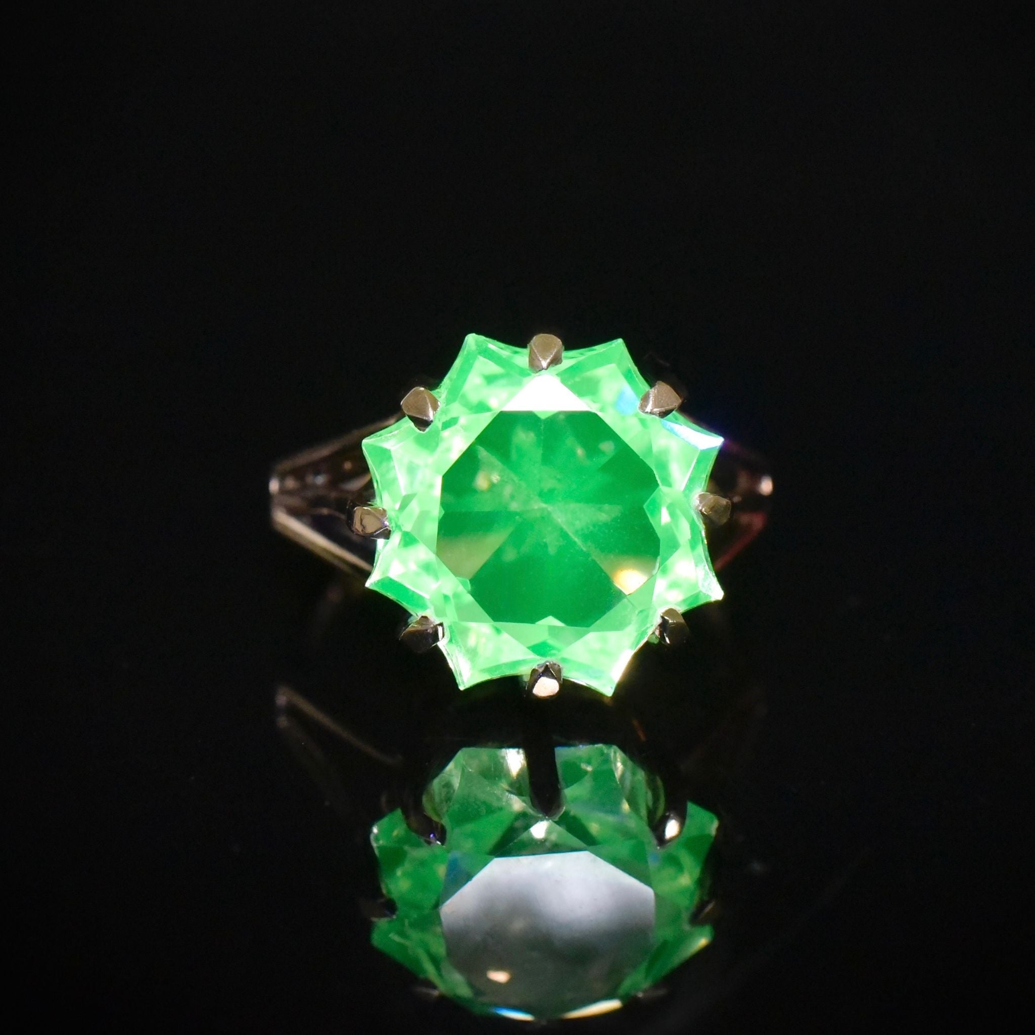 Vintage 9ct Rose Gold ‘Fluorescing’ Synthetic Green Spinel