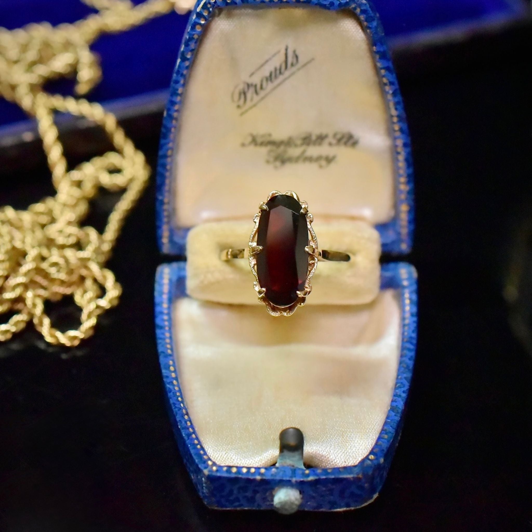 Vintage 9ct Yellow Gold Almandine Garnet Ring - London 1979