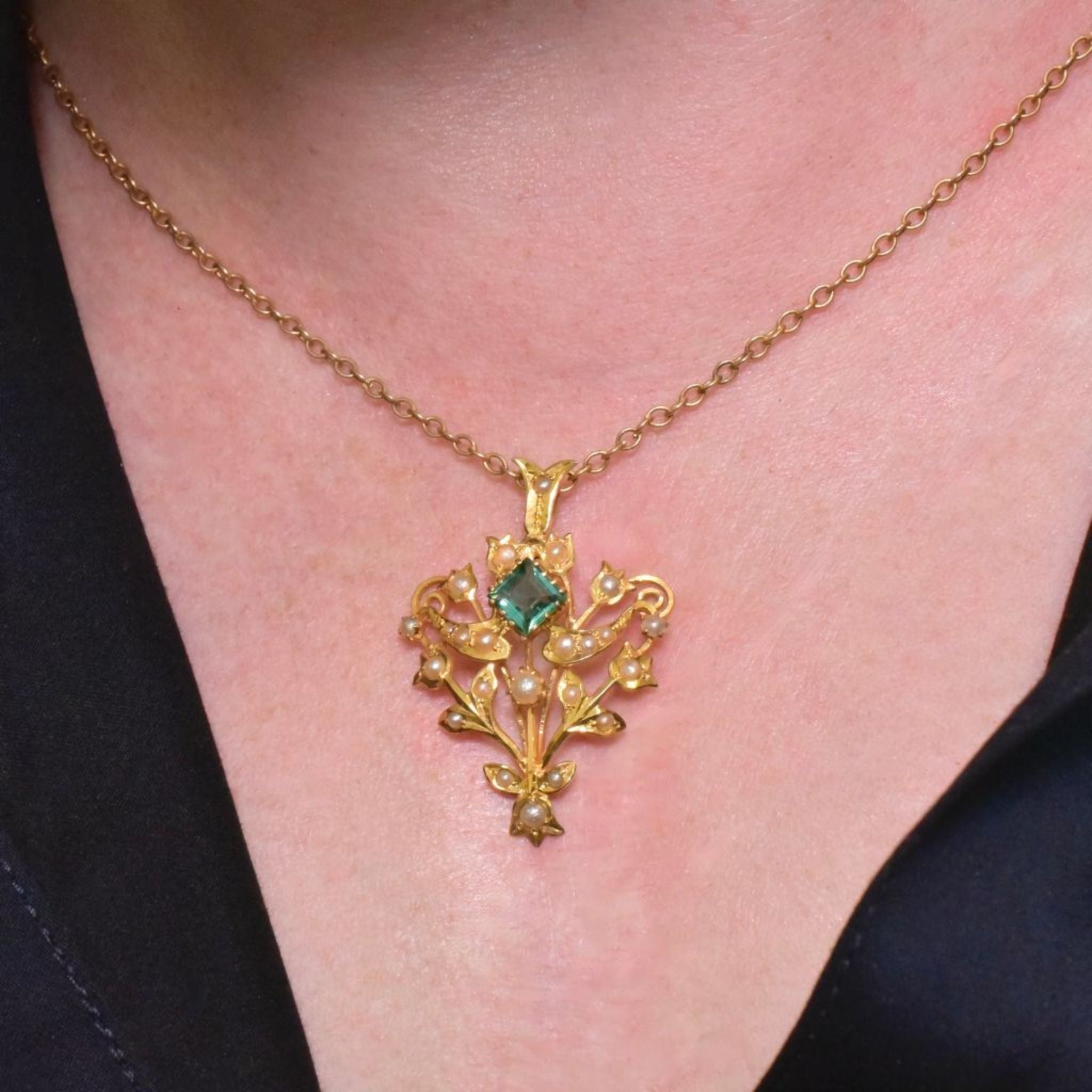 Antique Australian 15ct Yellow Gold Peridot And Seed Pearl Pendant Necklace Circa 1900-1910