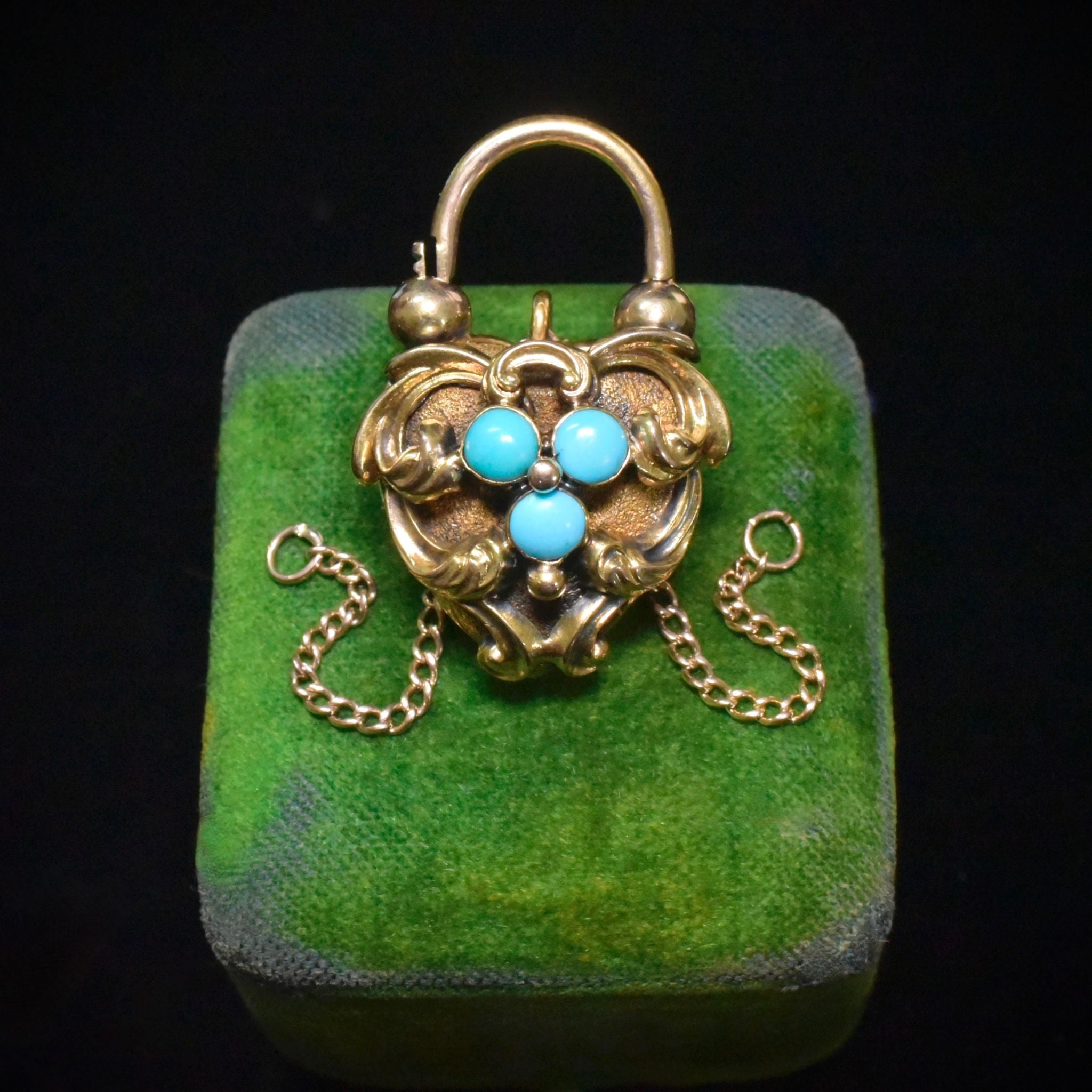 Stunning Victorian 15ct Yellow Gold And Turquoise Heart Padlock Locket Circa 1840-1850