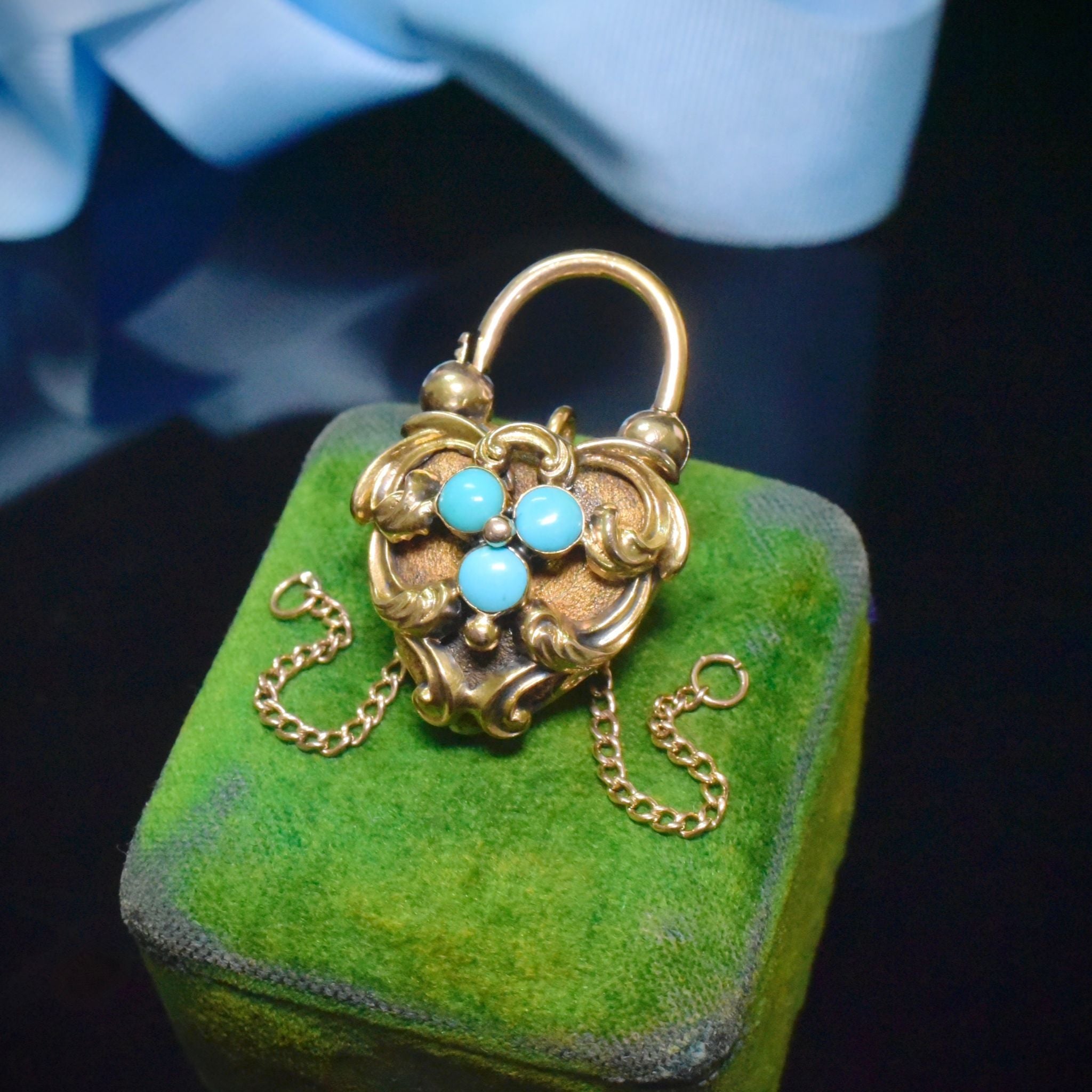 Stunning Victorian 15ct Yellow Gold And Turquoise Heart Padlock Locket Circa 1840-1850