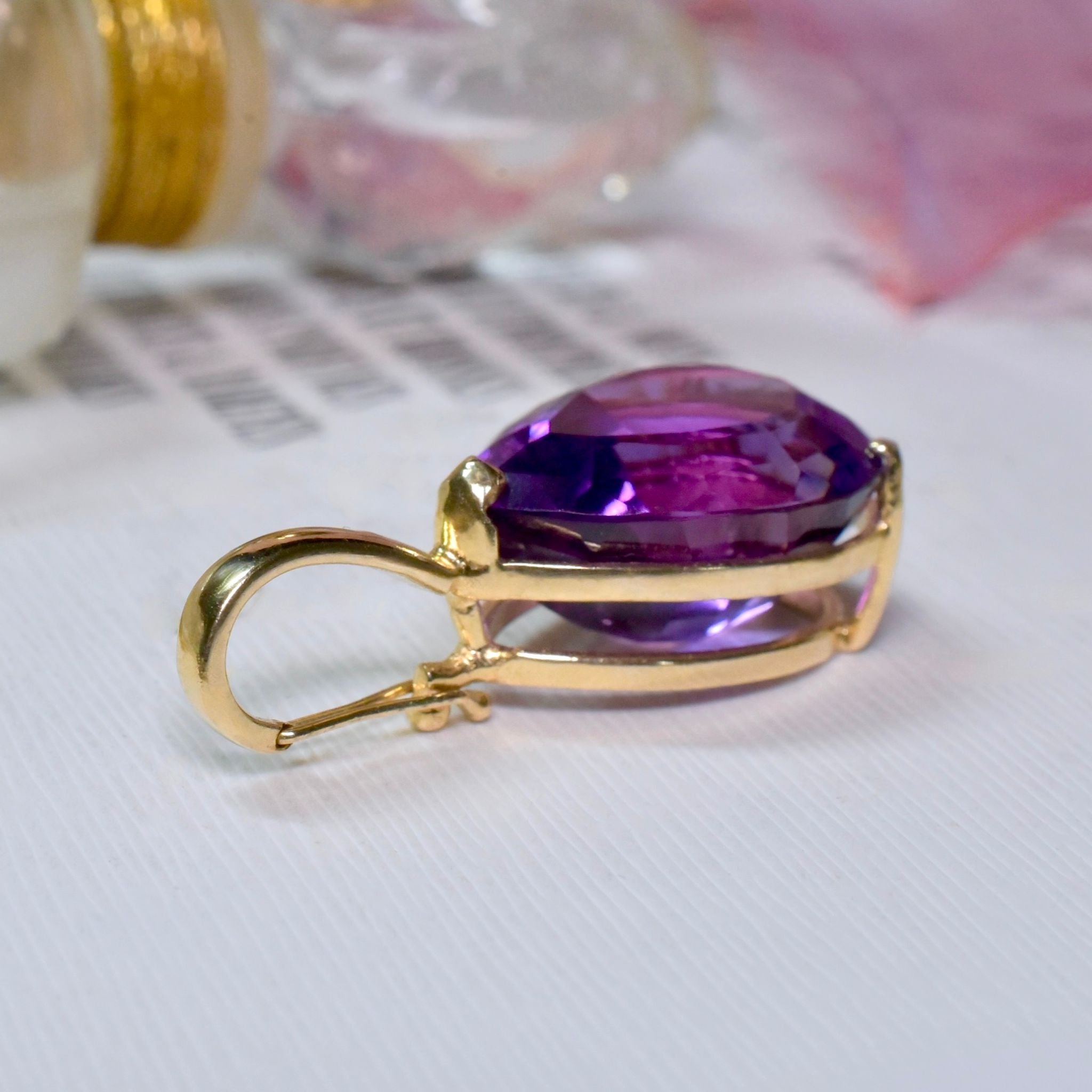 Contemporary 14ct Yellow Gold Pear-Cut Amethyst Hinged Enhancer
