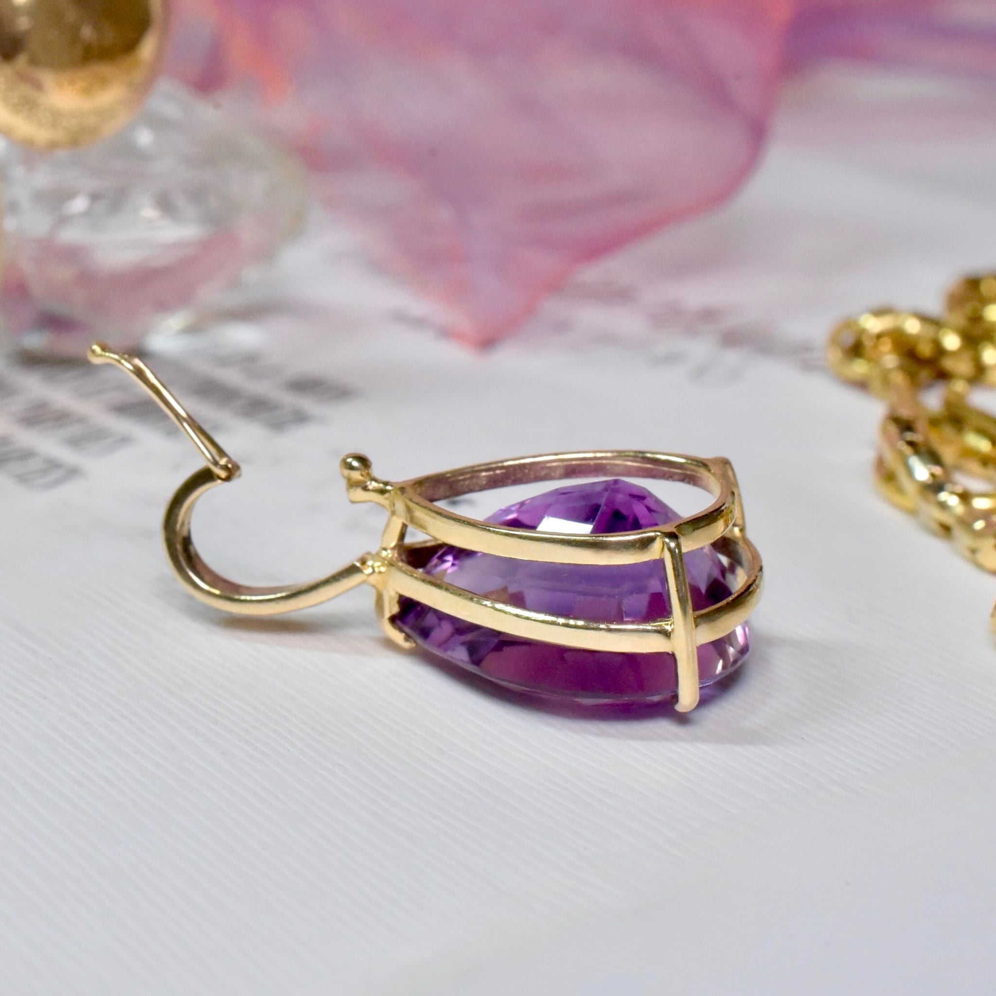 Contemporary 14ct Yellow Gold Pear-Cut Amethyst Hinged Enhancer