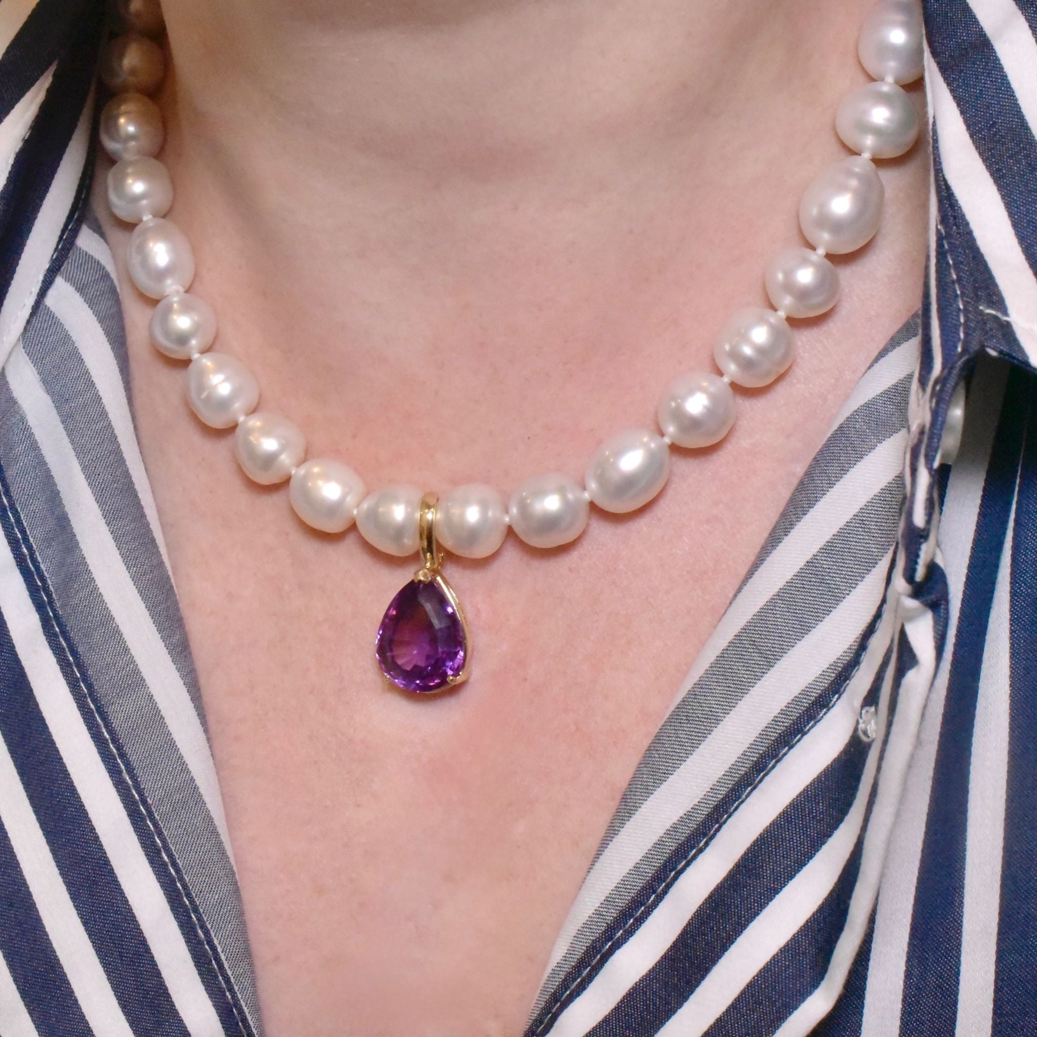 Contemporary 14ct Yellow Gold Pear-Cut Amethyst Hinged Enhancer